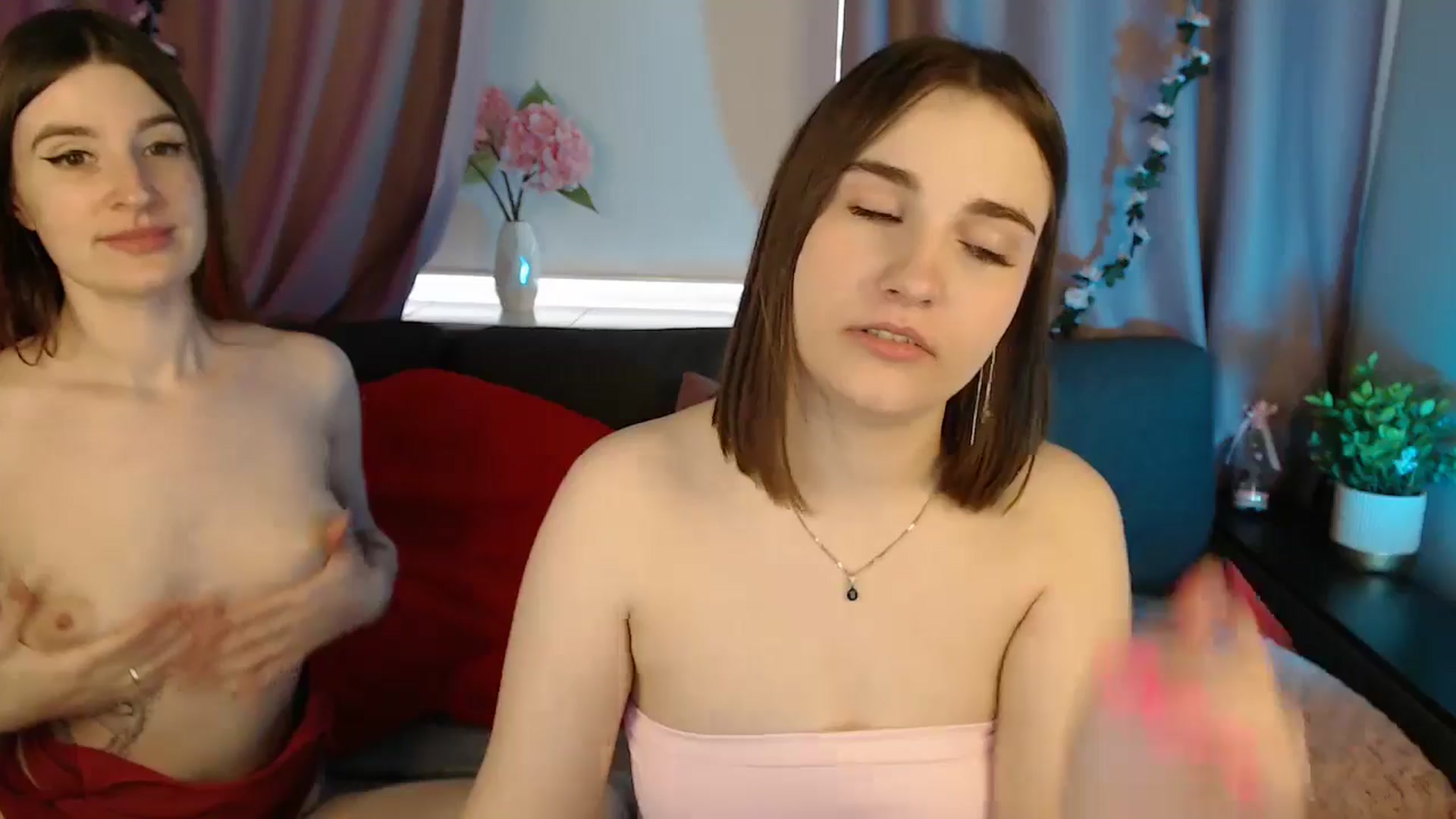 Gallery image thumbnail from LaneyGrey's myfreecams stream on, 05/19/2025, 12:13 image 9 of 20