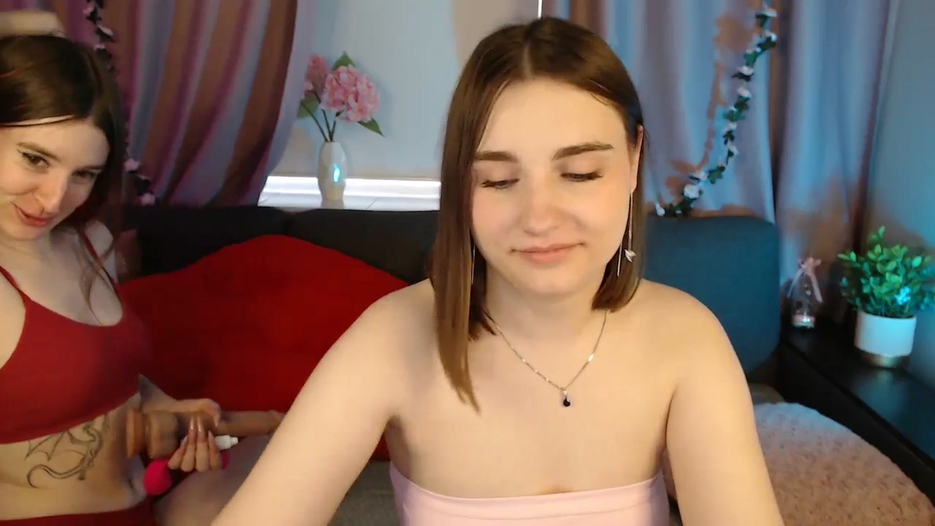 Gallery image thumbnail from LaneyGrey's myfreecams stream on, 05/19/2025, 12:13 image 19 of 20