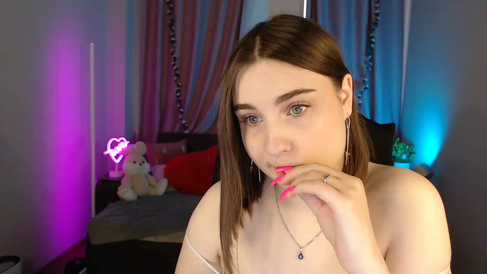 Gallery image thumbnail from LaneyGrey's myfreecams stream on, 05/20/2025, 09:02 image 3 of 20