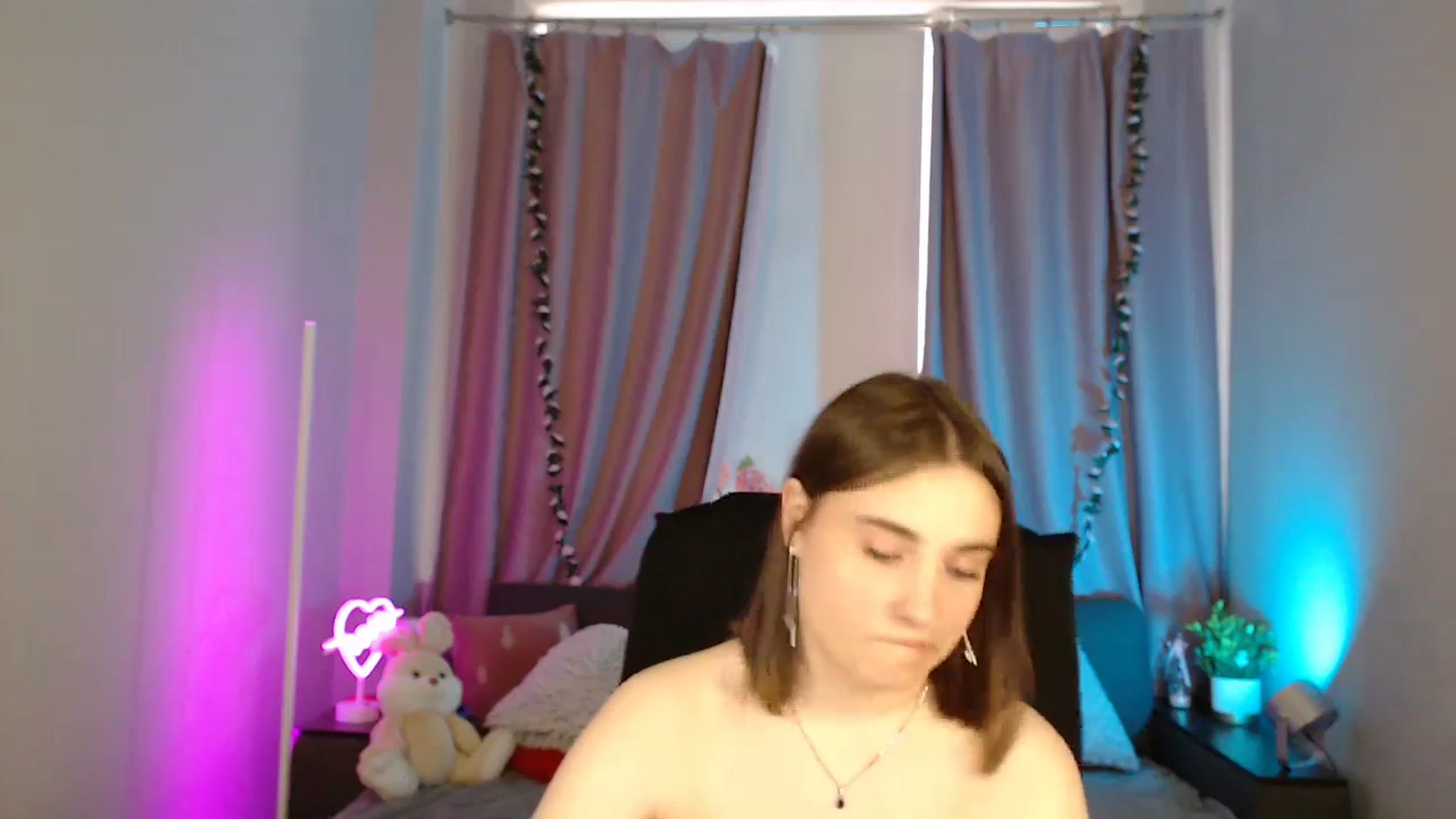 Gallery image thumbnail from LaneyGrey's myfreecams stream on, 05/20/2025, 09:30 image 19 of 20
