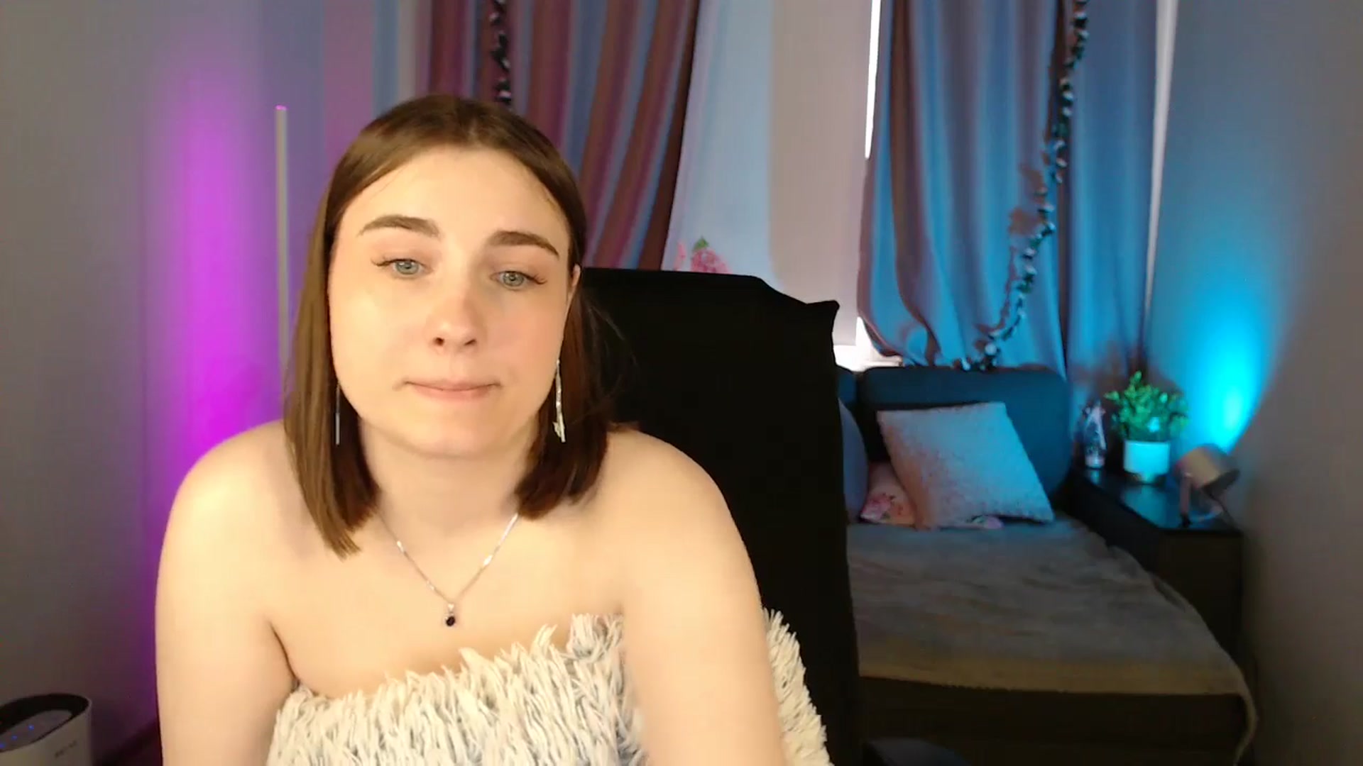 Gallery image thumbnail from LaneyGrey's myfreecams stream on, 05/20/2025, 09:30 image 14 of 20