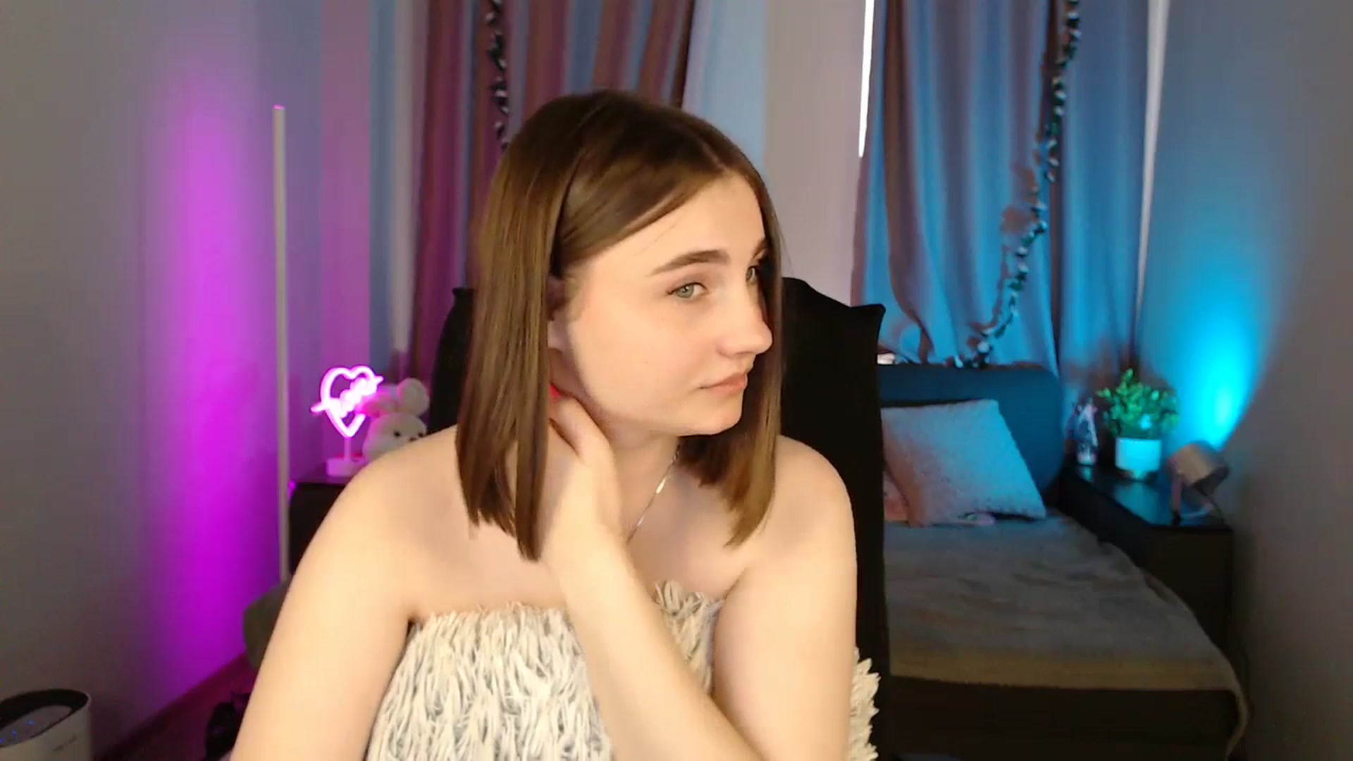 Gallery image thumbnail from LaneyGrey's myfreecams stream on, 05/20/2025, 09:30 image 12 of 20