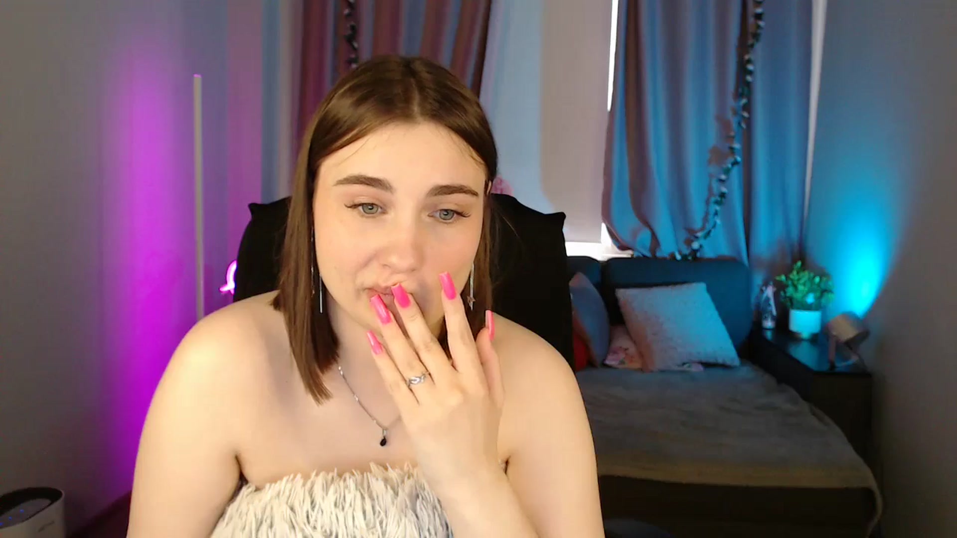 Gallery image thumbnail from LaneyGrey's myfreecams stream on, 05/20/2025, 09:30 image 16 of 20