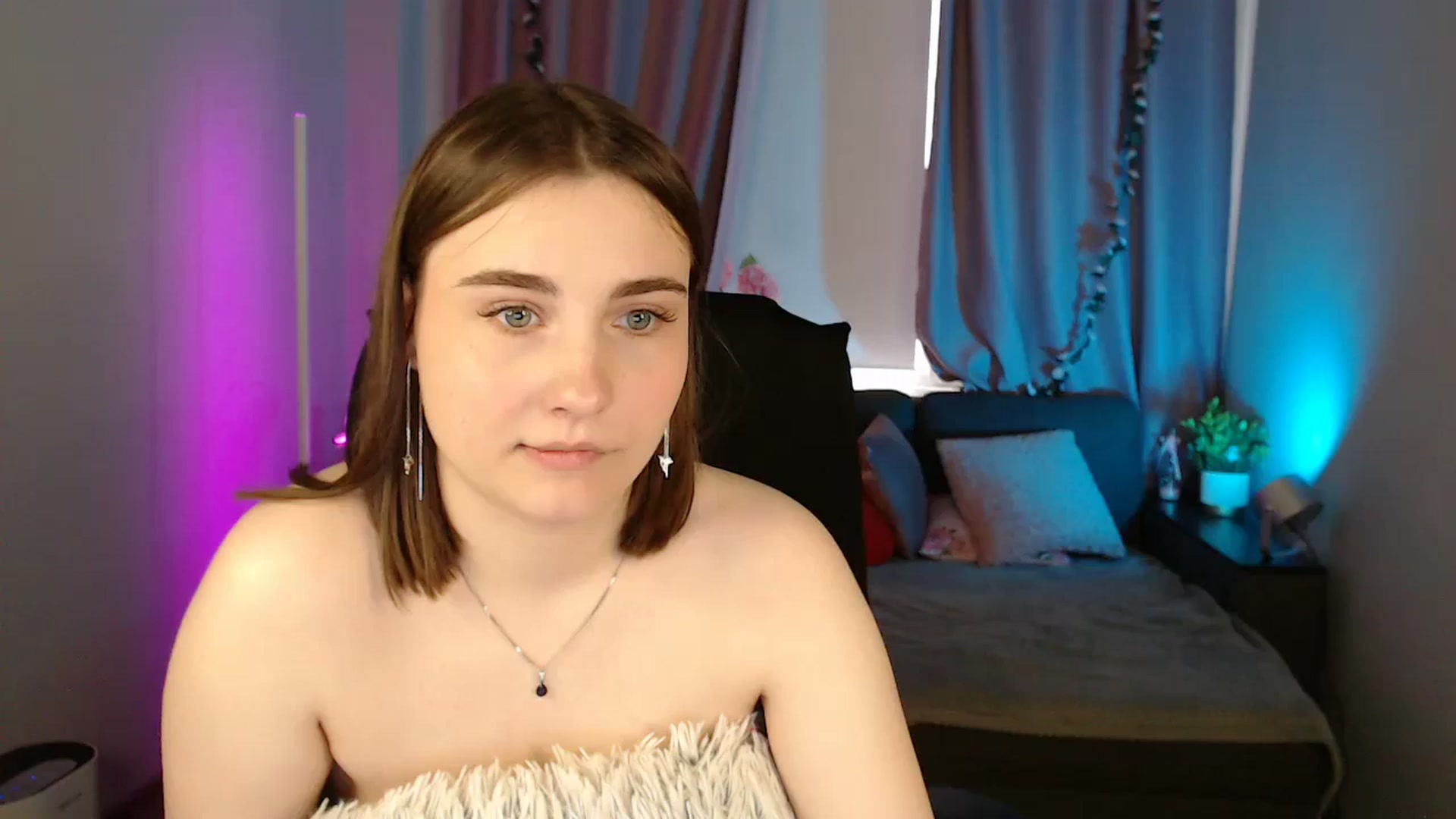 Gallery image thumbnail from LaneyGrey's myfreecams stream on, 05/20/2025, 09:30 image 17 of 20