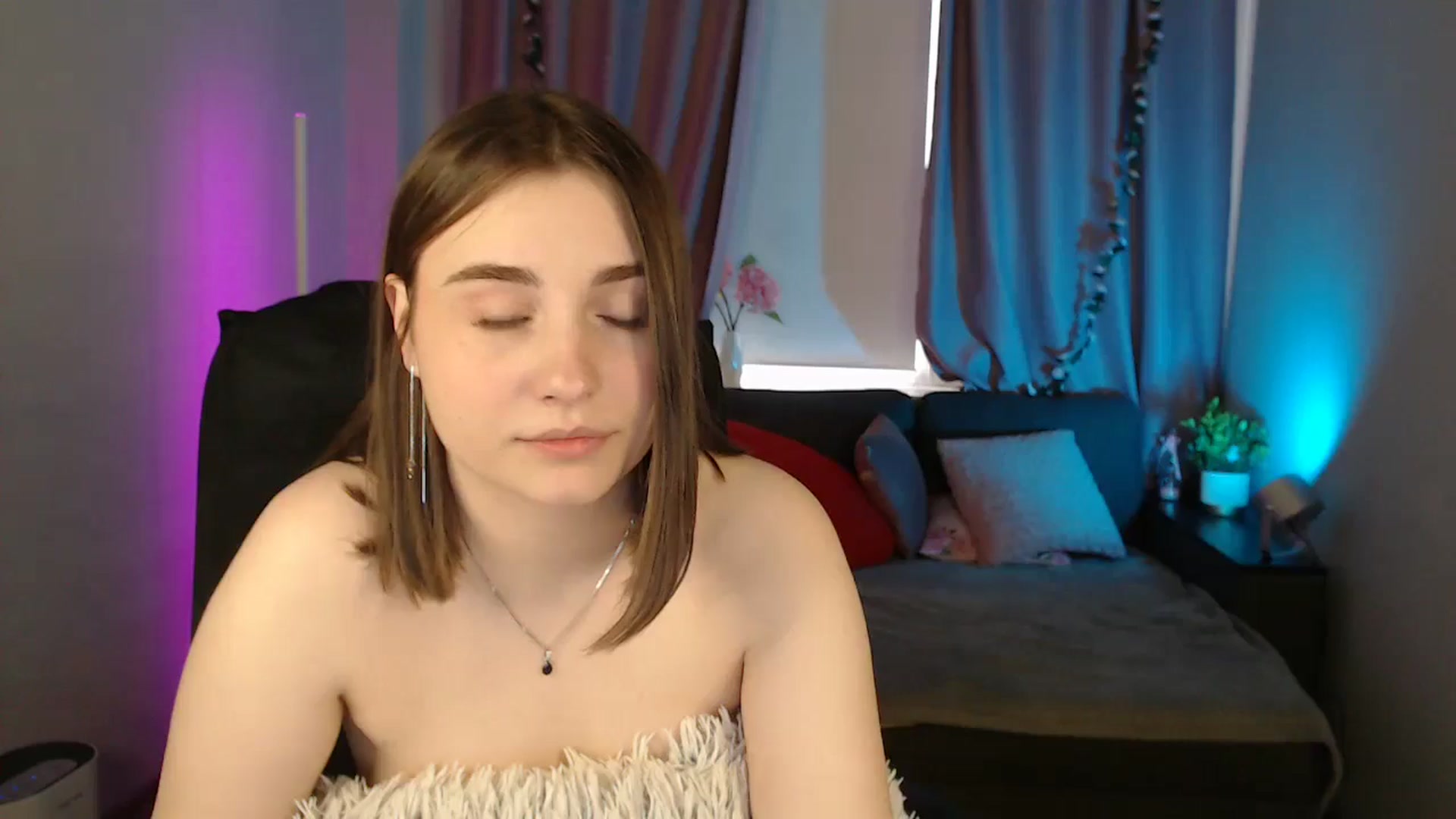 Gallery image thumbnail from LaneyGrey's myfreecams stream on, 05/20/2025, 09:30 image 2 of 20
