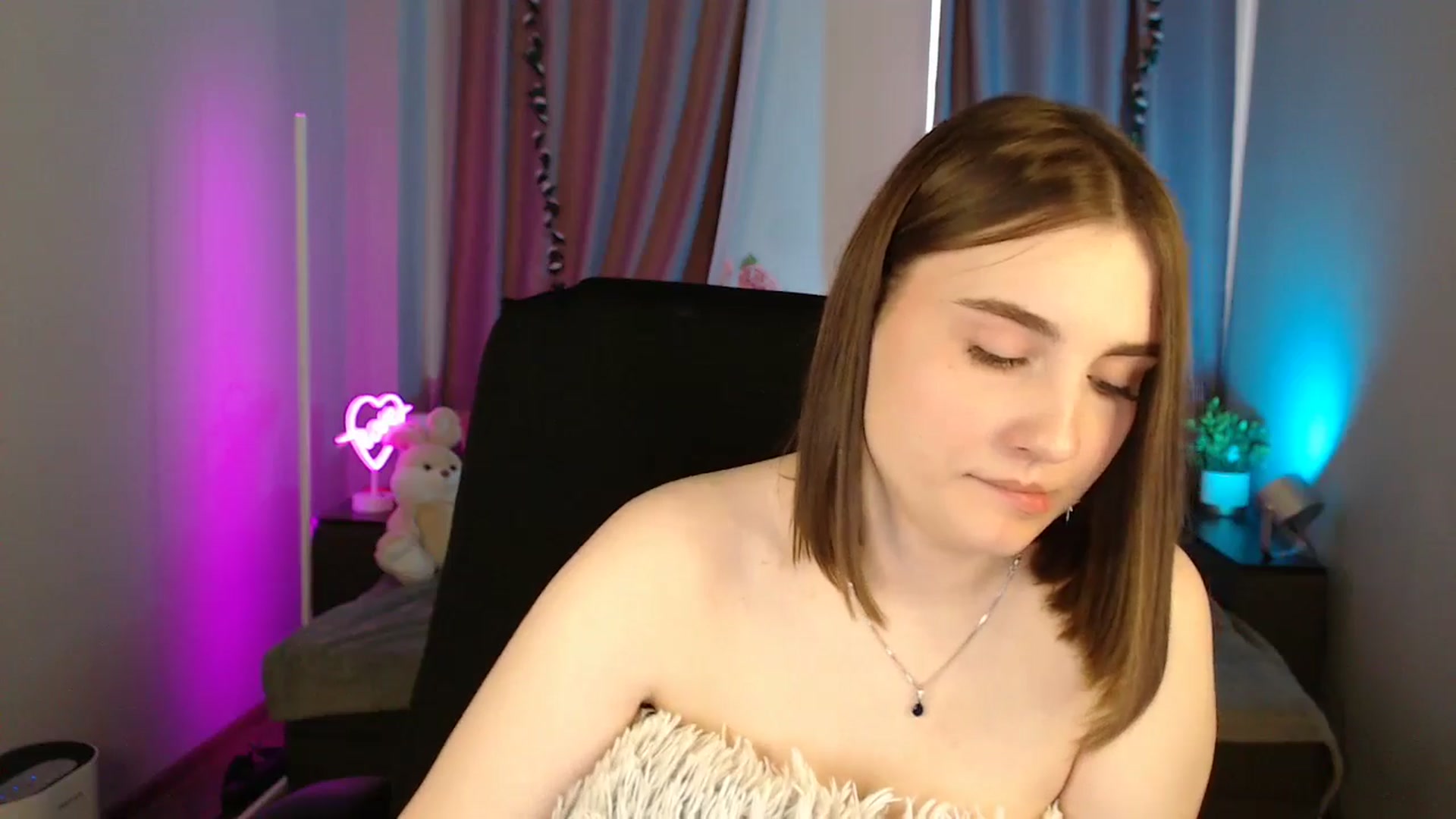 Gallery image thumbnail from LaneyGrey's myfreecams stream on, 05/20/2025, 09:30 image 8 of 20