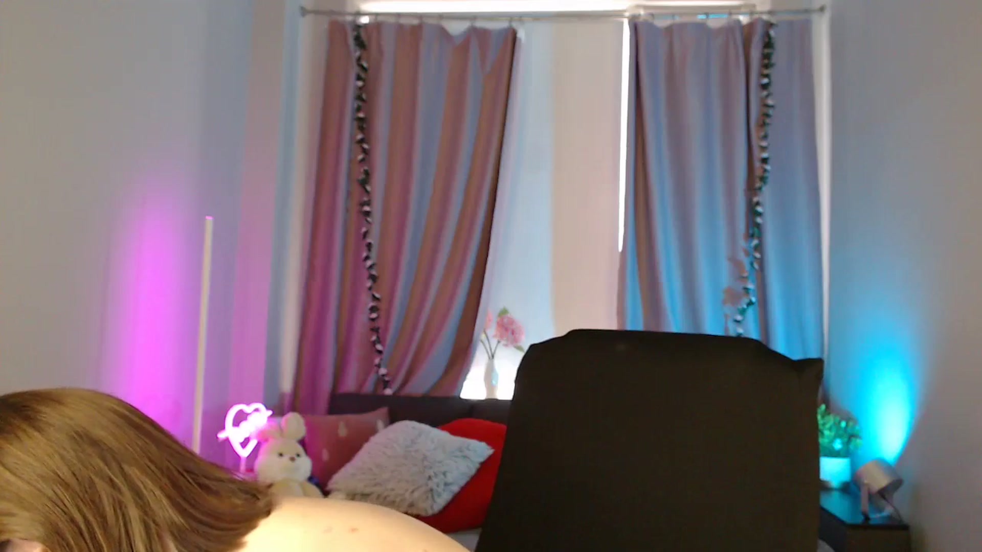 Gallery image thumbnail from LaneyGrey's myfreecams stream on, 05/20/2025, 09:30 image 18 of 20