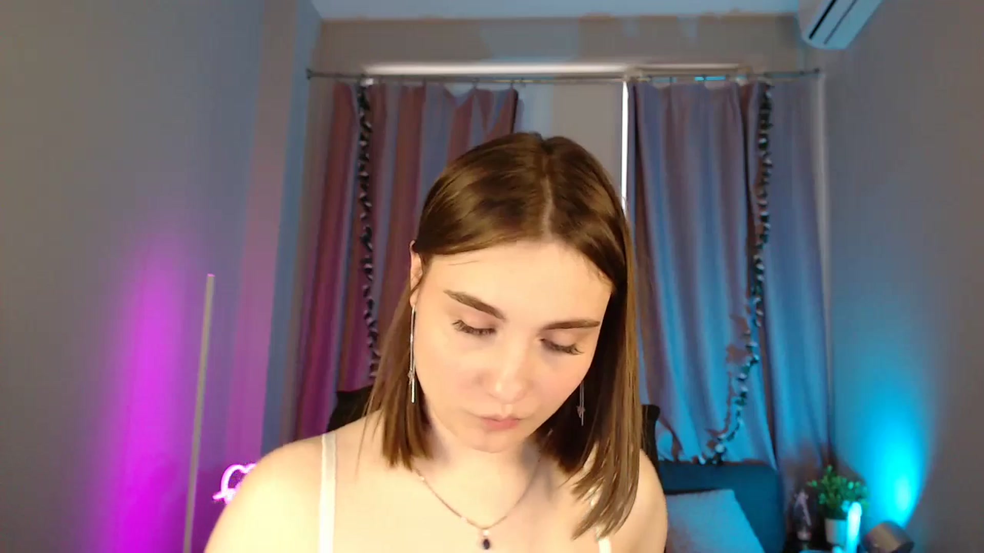 Gallery image thumbnail from LaneyGrey's myfreecams stream on, 05/20/2025, 09:57 image 19 of 20