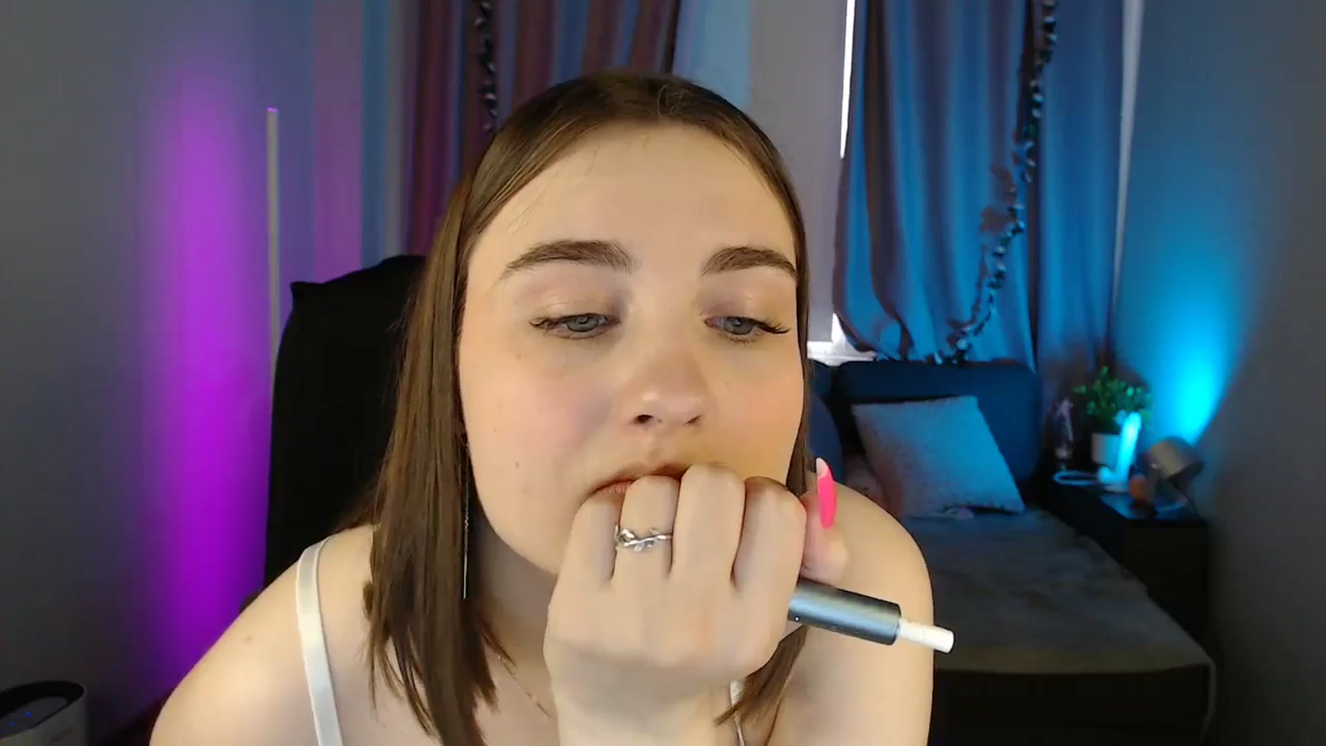 Gallery image thumbnail from LaneyGrey's myfreecams stream on, 05/20/2025, 09:57 image 5 of 20
