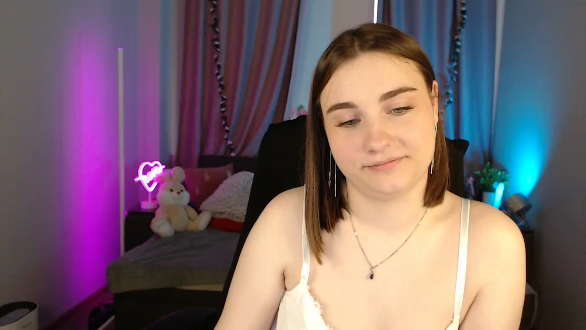 Gallery image thumbnail from LaneyGrey's myfreecams stream on, 05/20/2025, 09:57 image 12 of 20