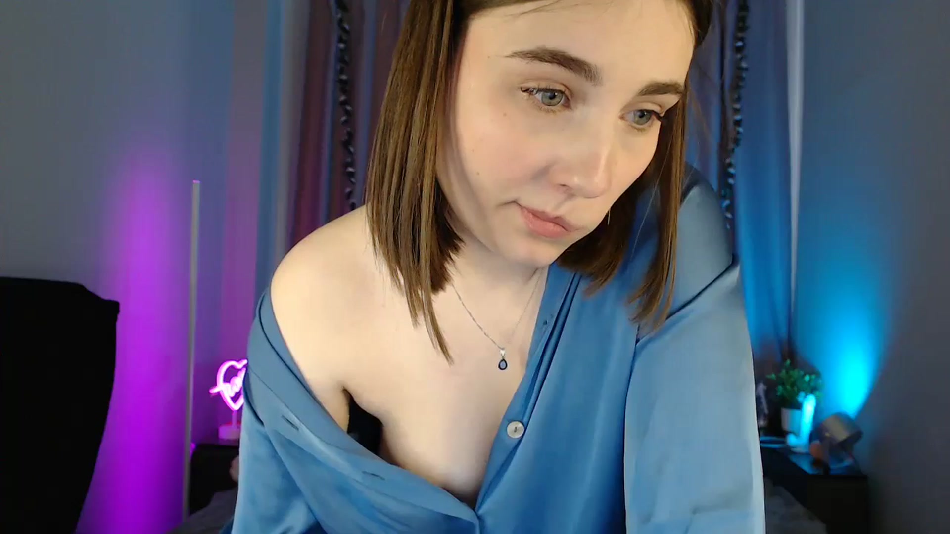 Gallery image thumbnail from LaneyGrey's myfreecams stream on, 05/20/2025, 10:31 image 4 of 20