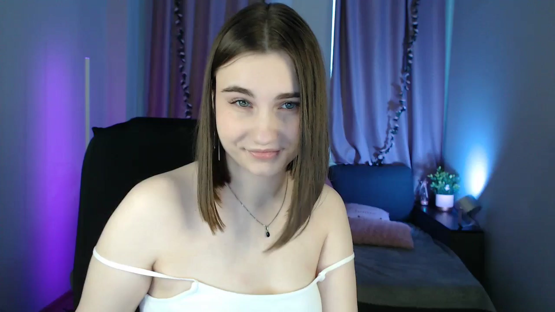 Gallery image thumbnail from LaneyGrey's myfreecams stream on, 05/21/2025, 08:13 image 8 of 20