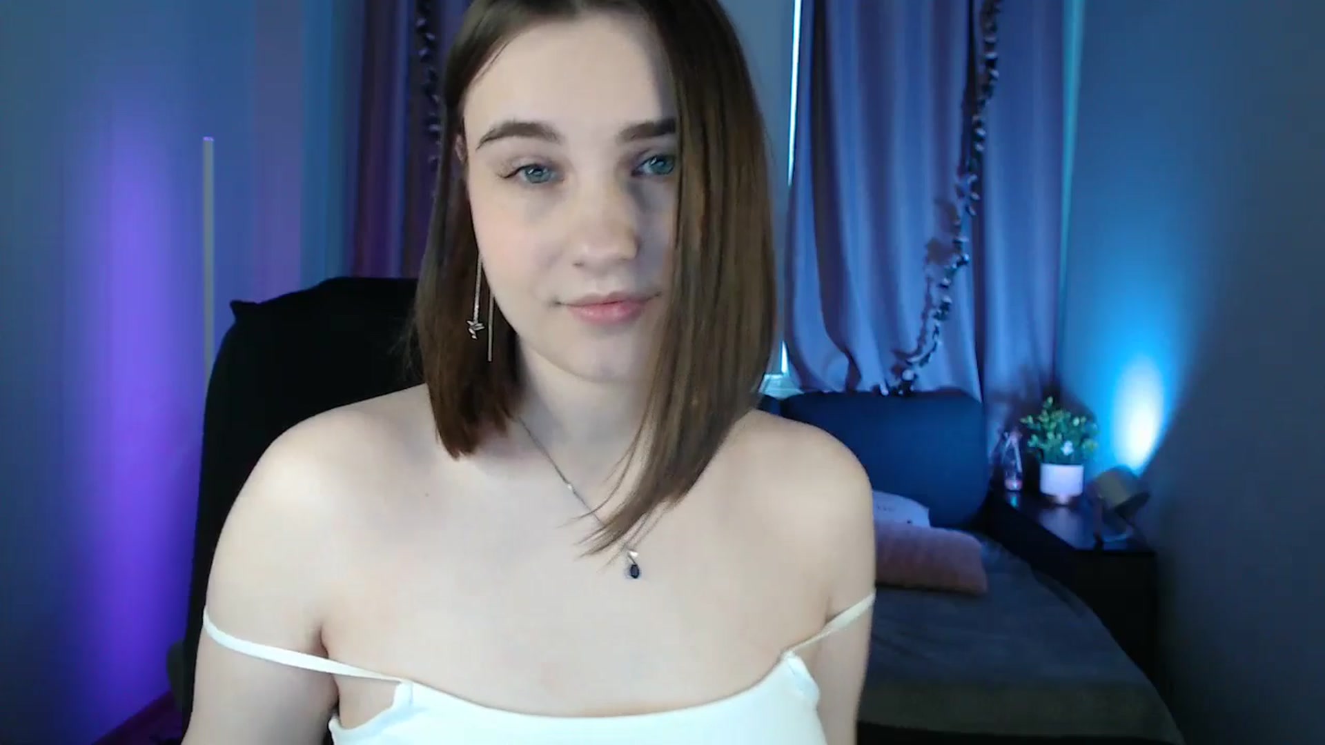 Gallery image thumbnail from LaneyGrey's myfreecams stream on, 05/21/2025, 08:13 image 4 of 20
