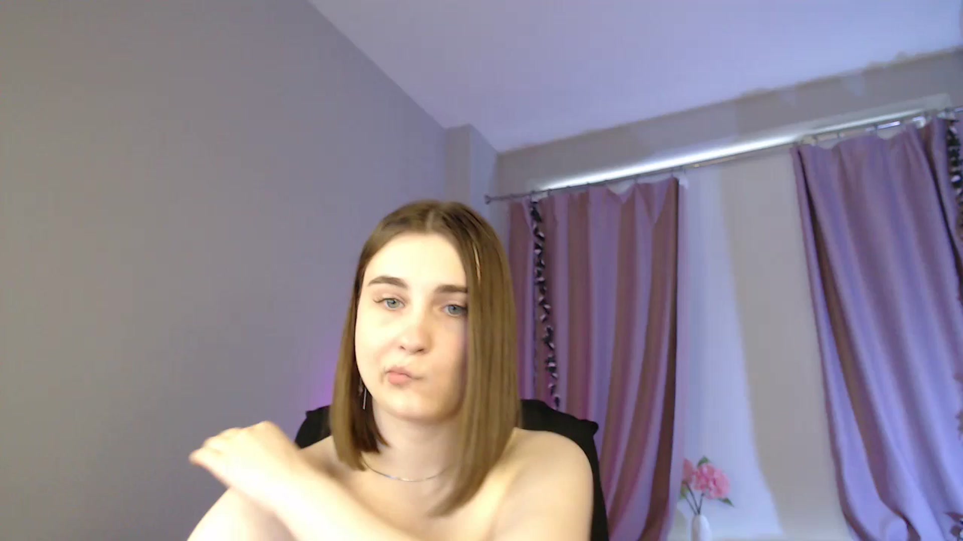 Gallery image thumbnail from LaneyGrey's myfreecams stream on, 05/21/2025, 11:52 image 17 of 20