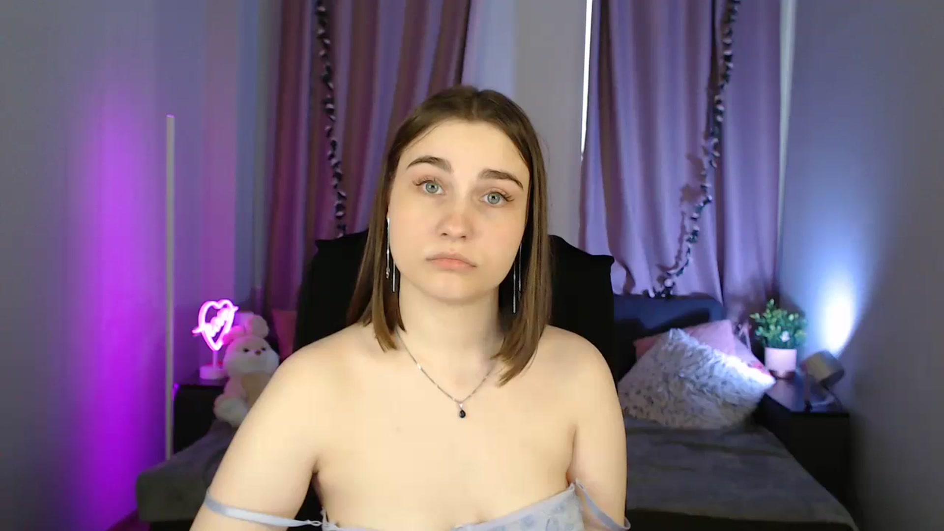 Gallery image thumbnail from LaneyGrey's myfreecams stream on, 05/21/2025, 13:26 image 9 of 20