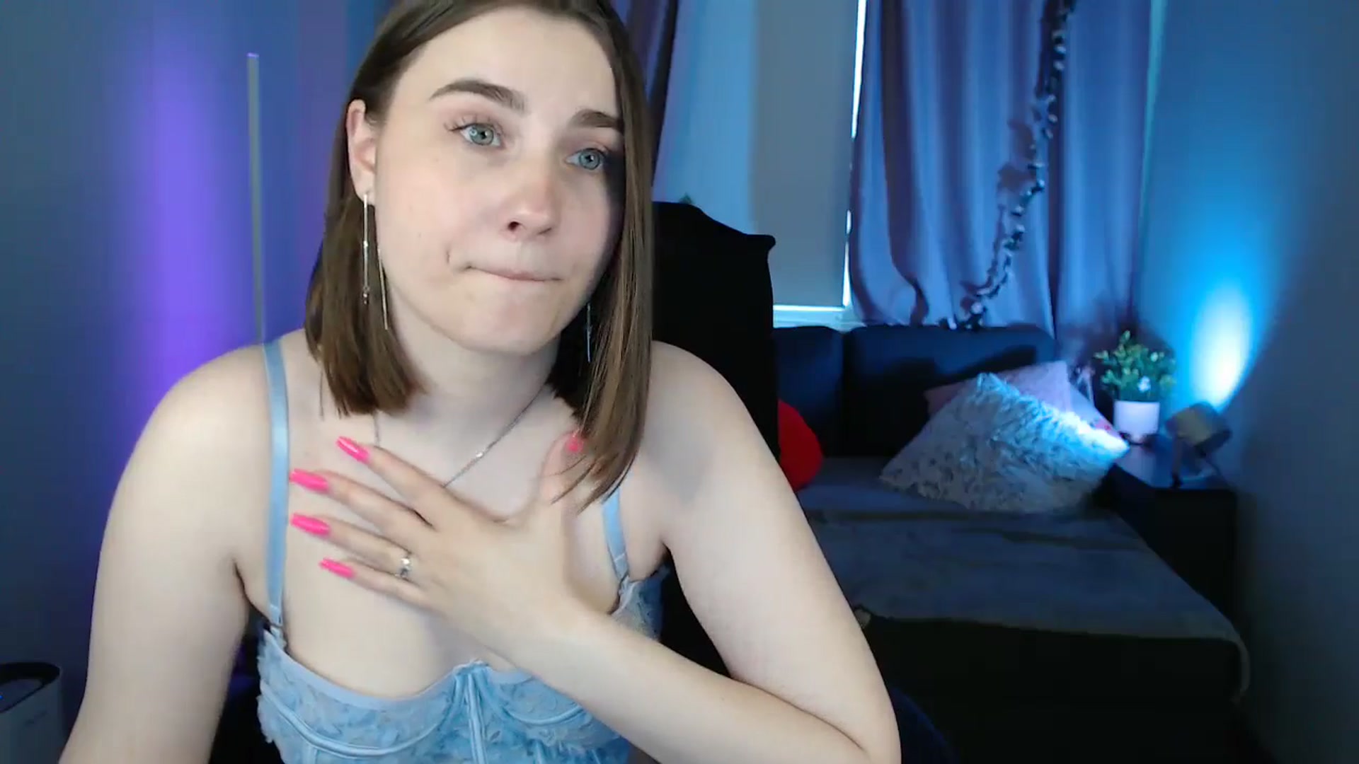 Gallery image thumbnail from LaneyGrey's myfreecams stream on, 05/21/2025, 14:01 image 18 of 20
