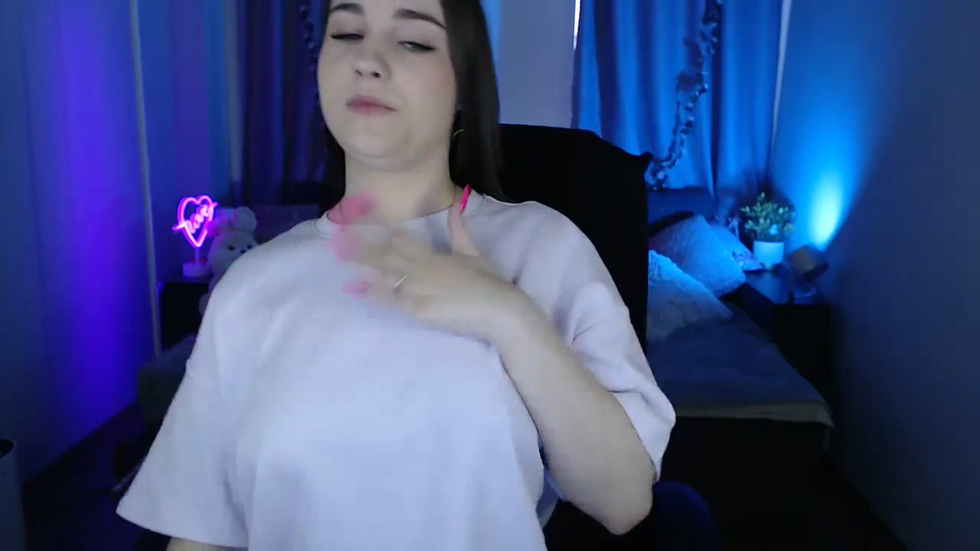 Gallery image thumbnail from LaneyGrey's myfreecams stream on, 05/24/2025, 09:06 image 7 of 20