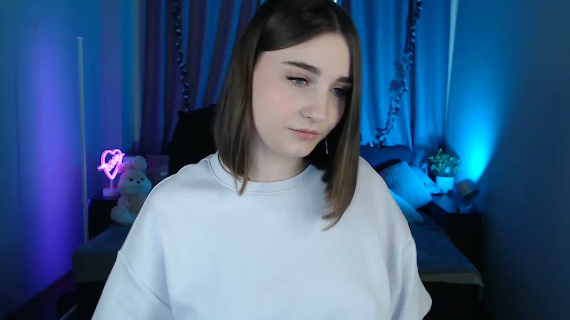 Gallery image thumbnail from LaneyGrey's myfreecams stream on, 05/24/2025, 09:06 image 18 of 20