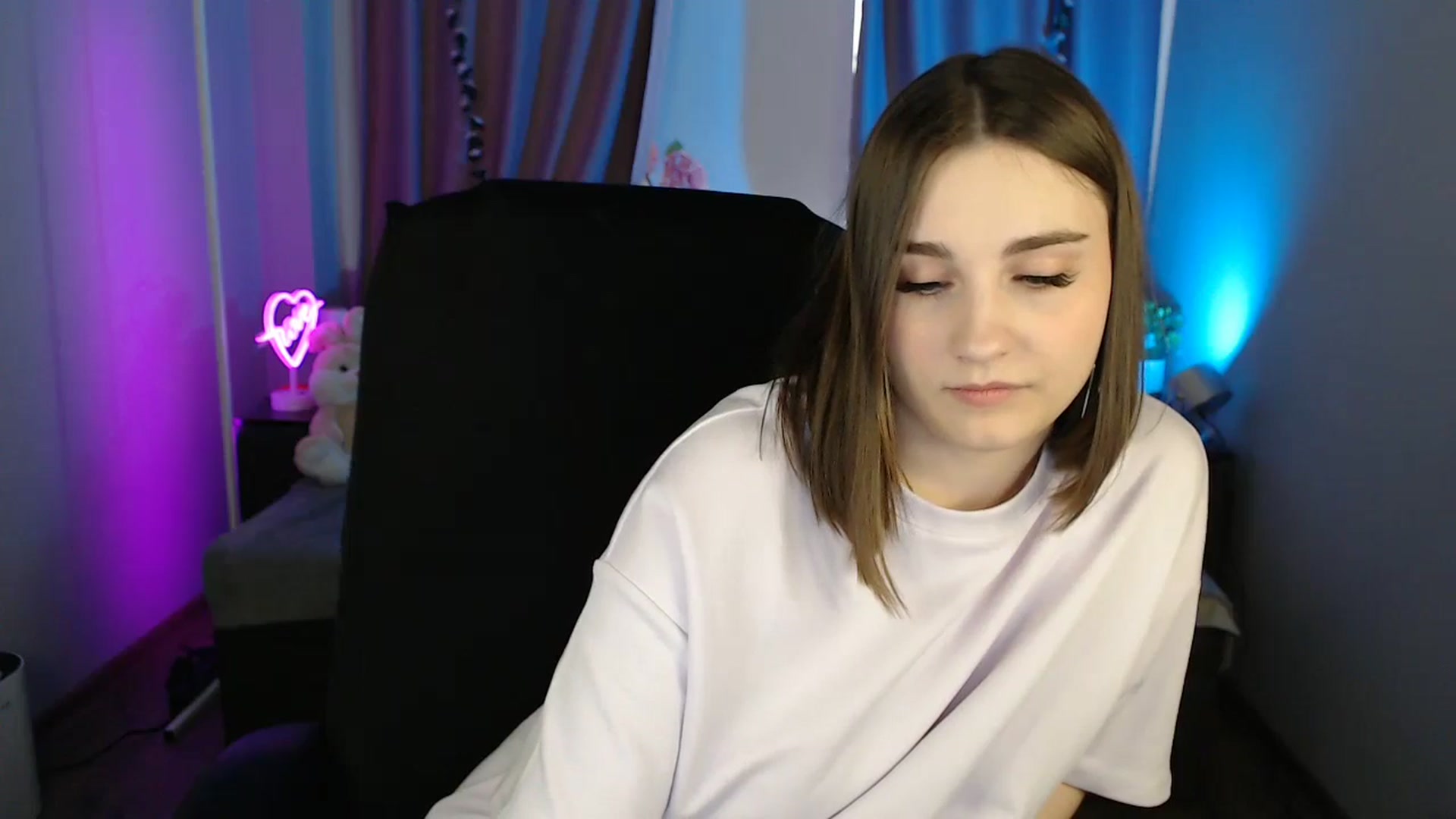 Gallery image thumbnail from LaneyGrey's myfreecams stream on, 05/24/2025, 09:06 image 3 of 20
