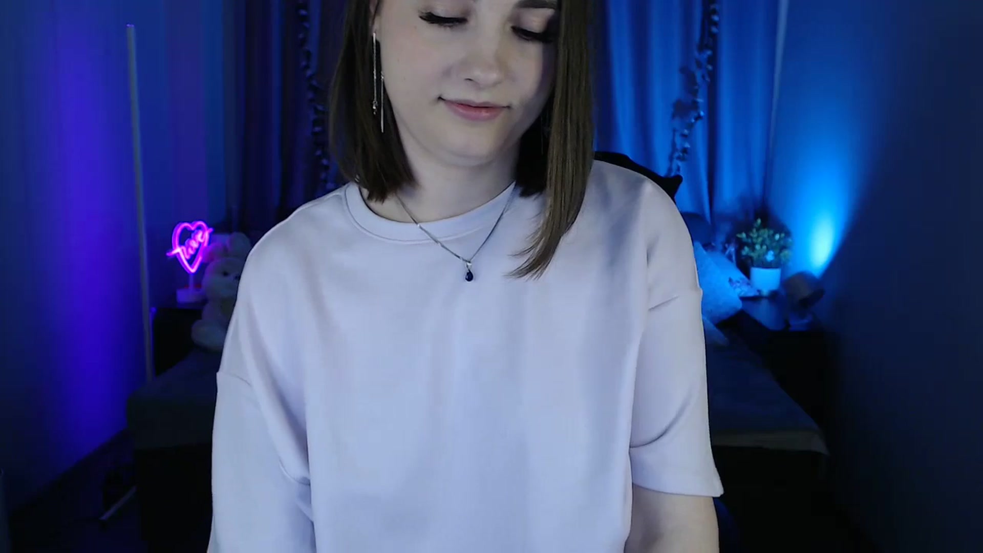 Gallery image thumbnail from LaneyGrey's myfreecams stream on, 05/24/2025, 09:37 image 9 of 20