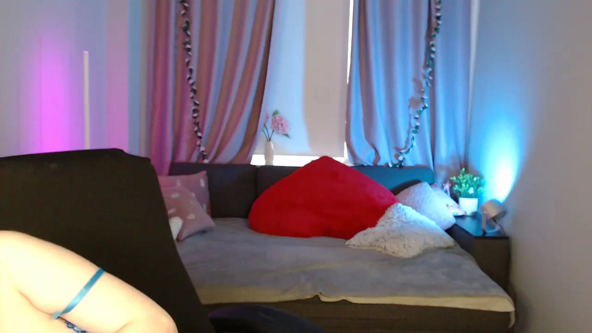 Gallery image thumbnail from LaneyGrey's myfreecams stream on, 05/24/2025, 10:40 image 3 of 20