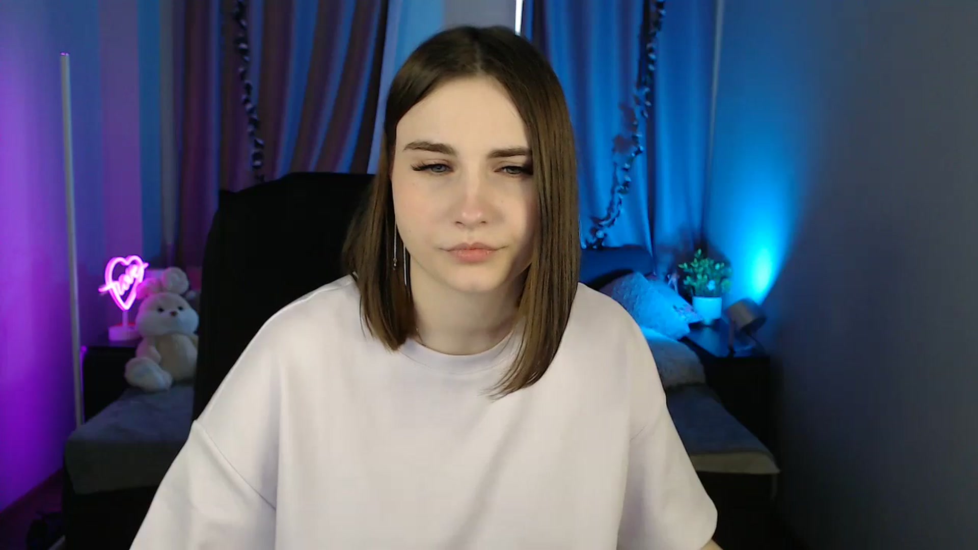 Gallery image thumbnail from LaneyGrey's myfreecams stream on, 05/24/2025, 13:55 image 17 of 20