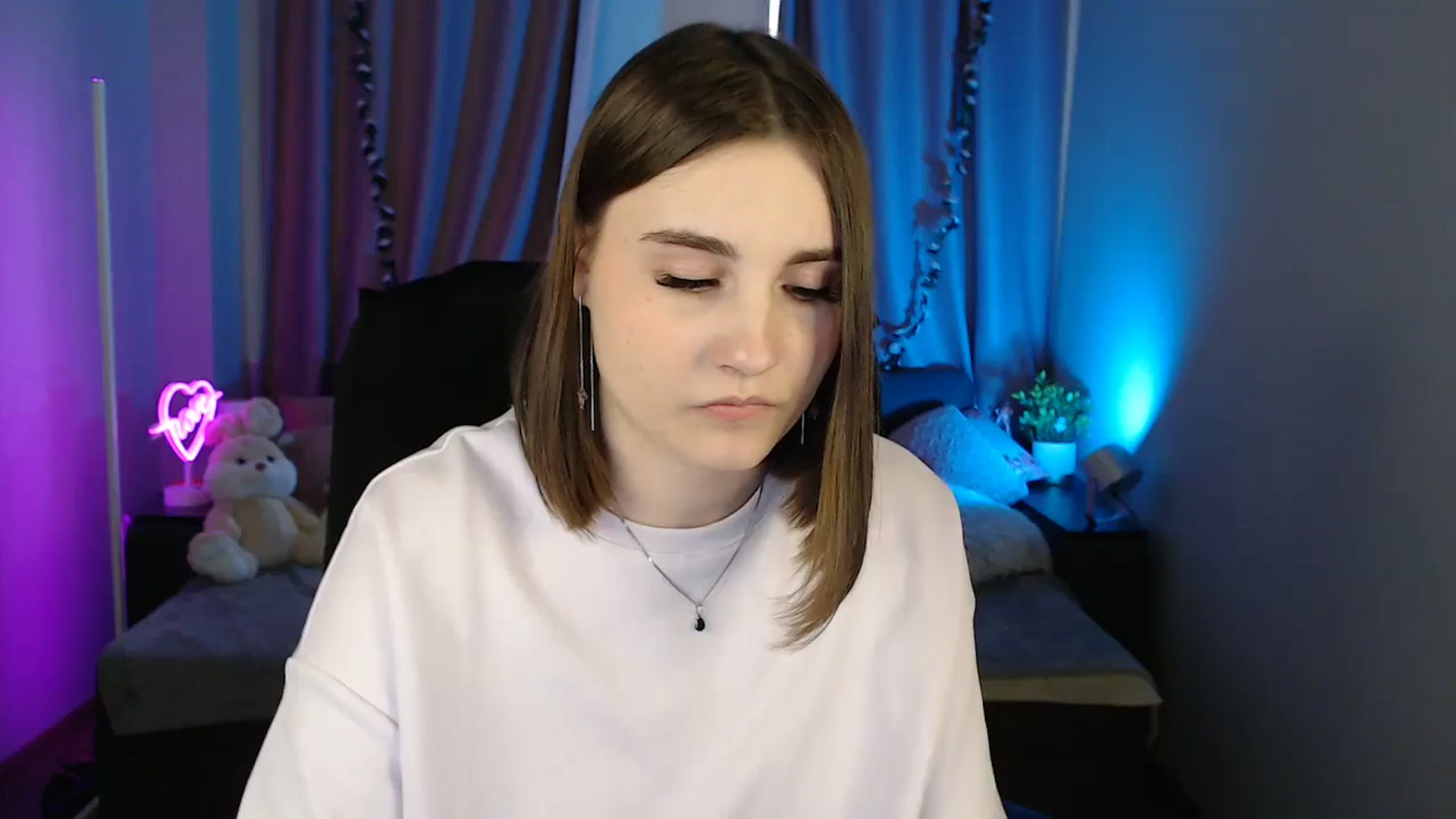 Gallery image thumbnail from LaneyGrey's myfreecams stream on, 05/24/2025, 13:55 image 15 of 20