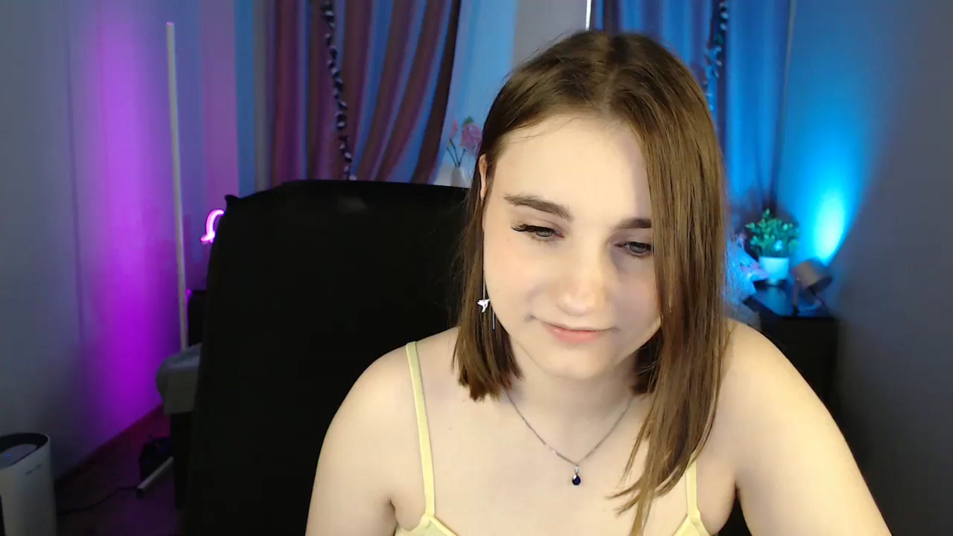 Gallery image thumbnail from LaneyGrey's myfreecams stream on, 05/26/2025, 08:21 image 11 of 20