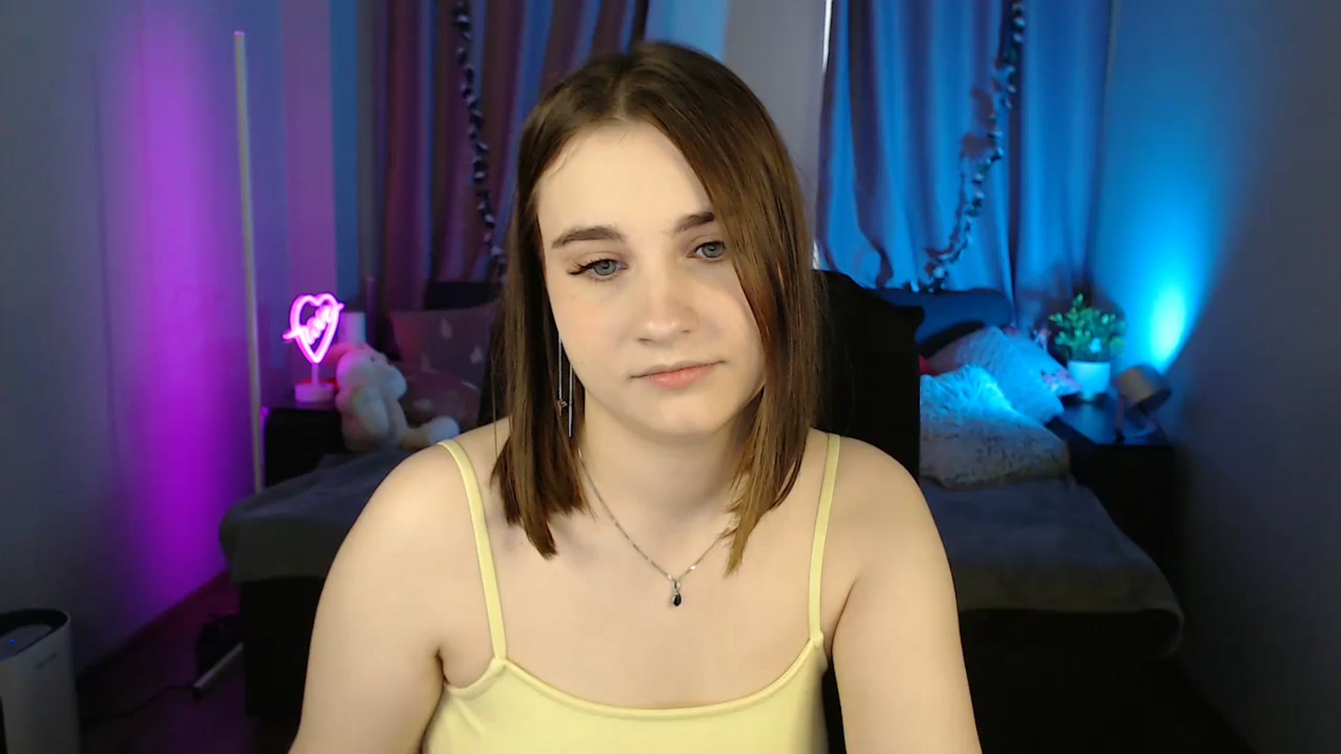 Gallery image thumbnail from LaneyGrey's myfreecams stream on, 05/26/2025, 08:21 image 18 of 20