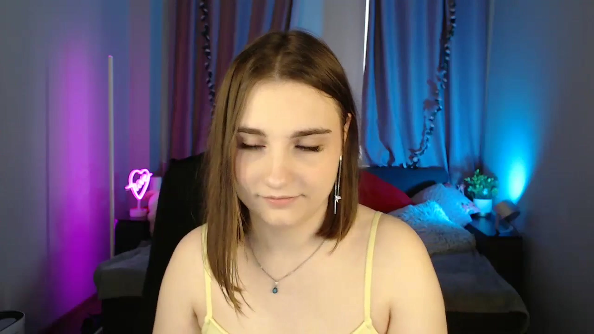 Gallery image thumbnail from LaneyGrey's myfreecams stream on, 05/26/2025, 08:21 image 5 of 20