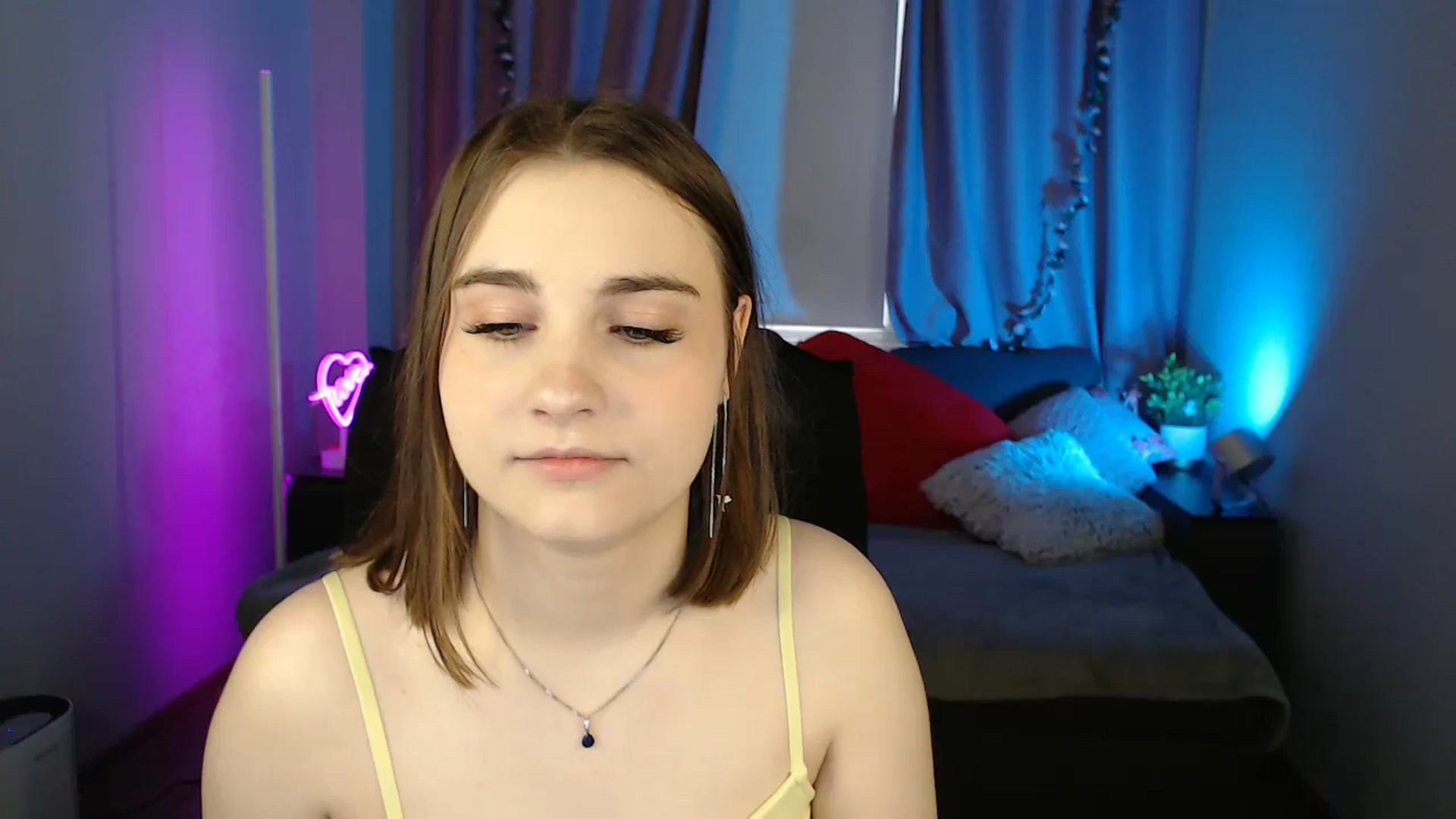 Gallery image thumbnail from LaneyGrey's myfreecams stream on, 05/26/2025, 08:21 image 3 of 20