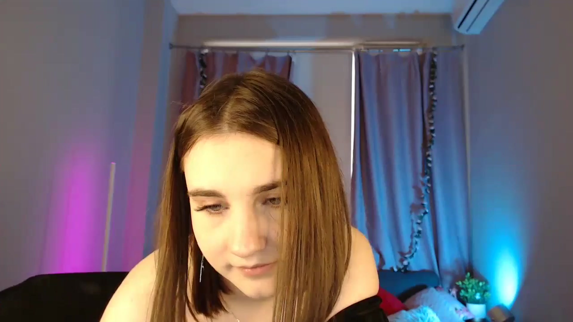 Gallery image thumbnail from LaneyGrey's myfreecams stream on, 05/26/2025, 09:09 image 6 of 20