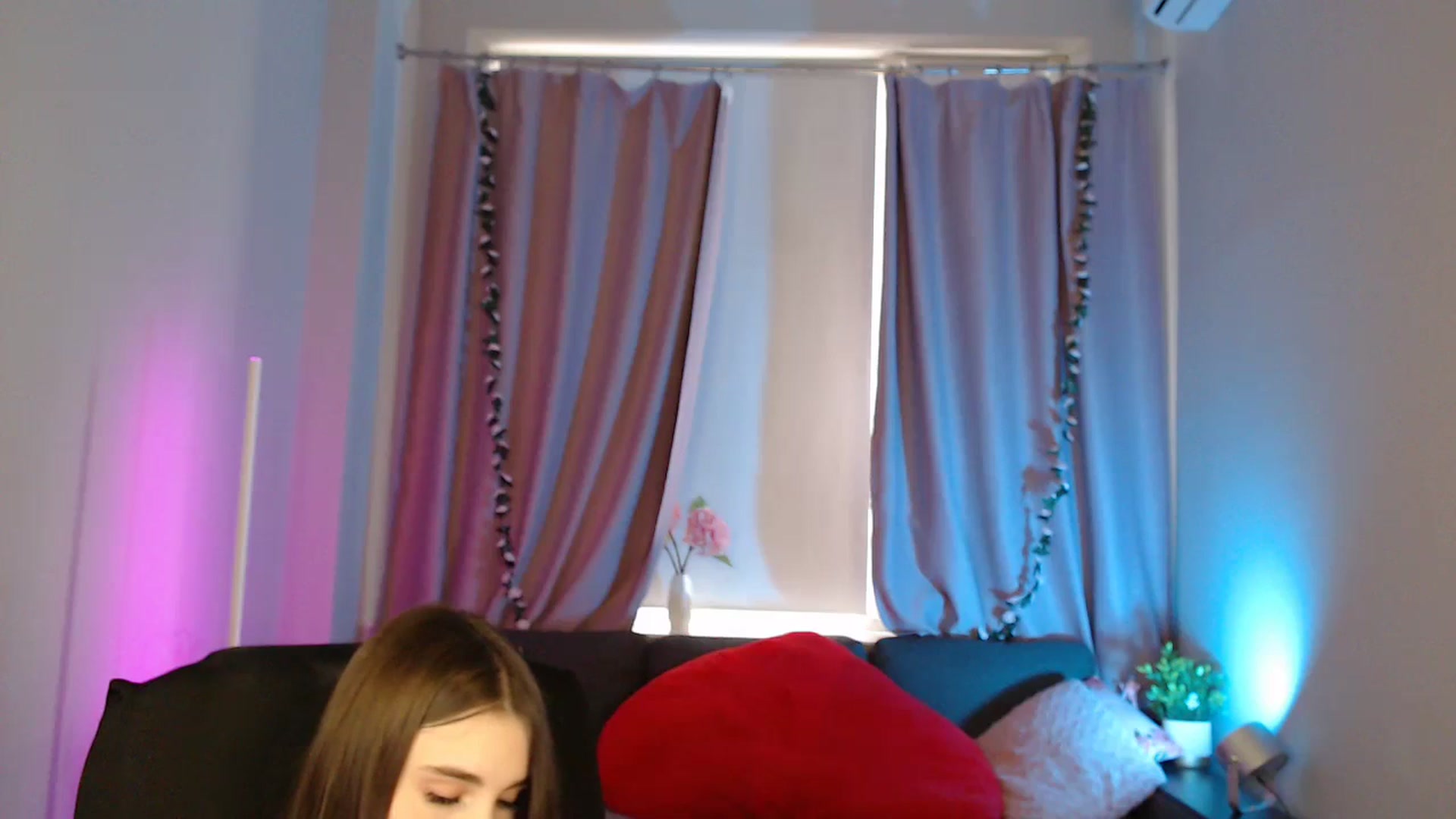 Gallery image thumbnail from LaneyGrey's myfreecams stream on, 05/26/2025, 11:03 image 16 of 20