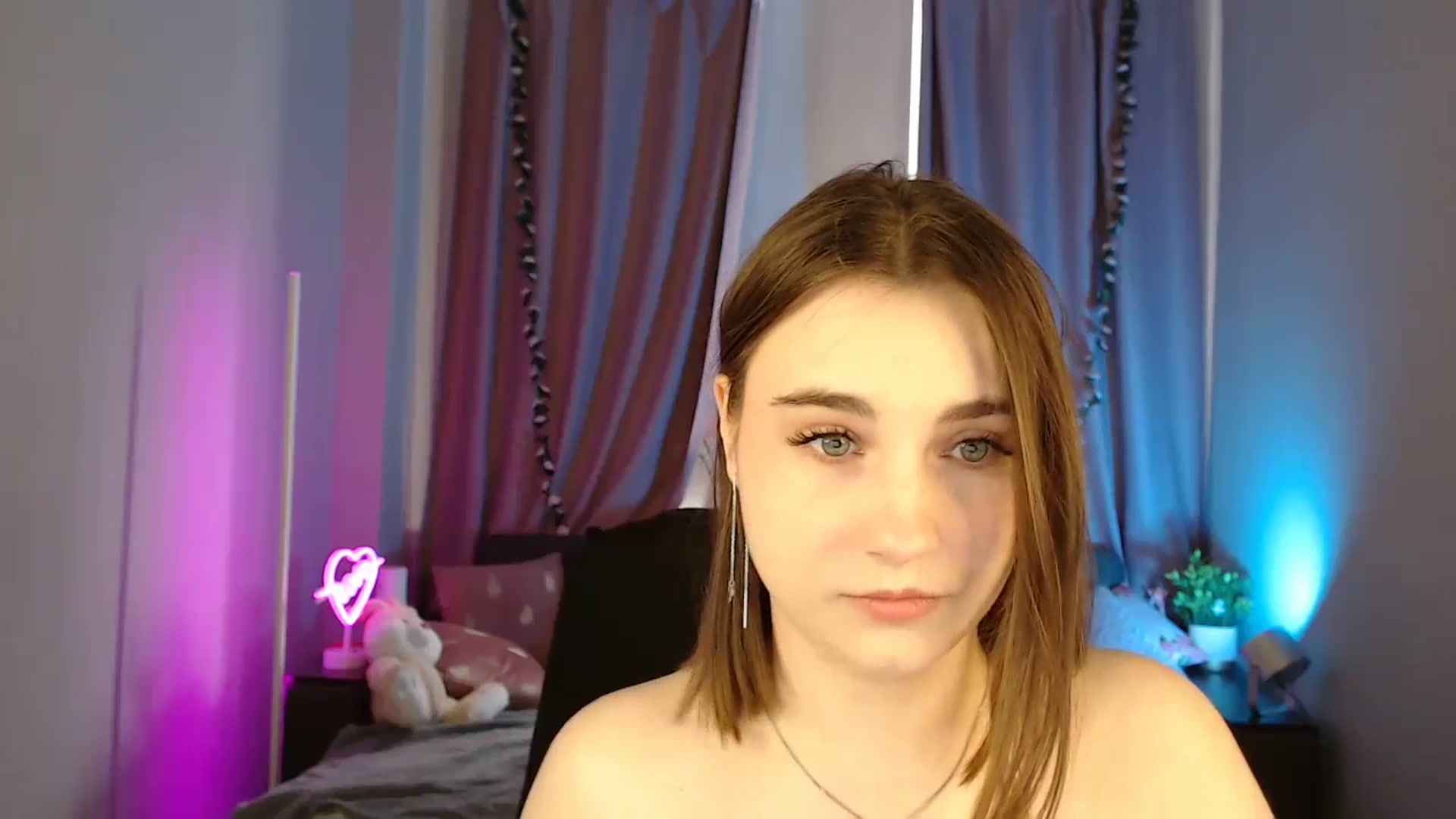 Gallery image thumbnail from LaneyGrey's myfreecams stream on, 05/27/2025, 08:20 image 15 of 20