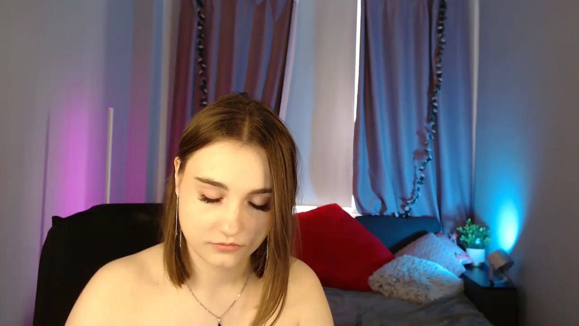 Gallery image thumbnail from LaneyGrey's myfreecams stream on, 05/27/2025, 08:20 image 14 of 20