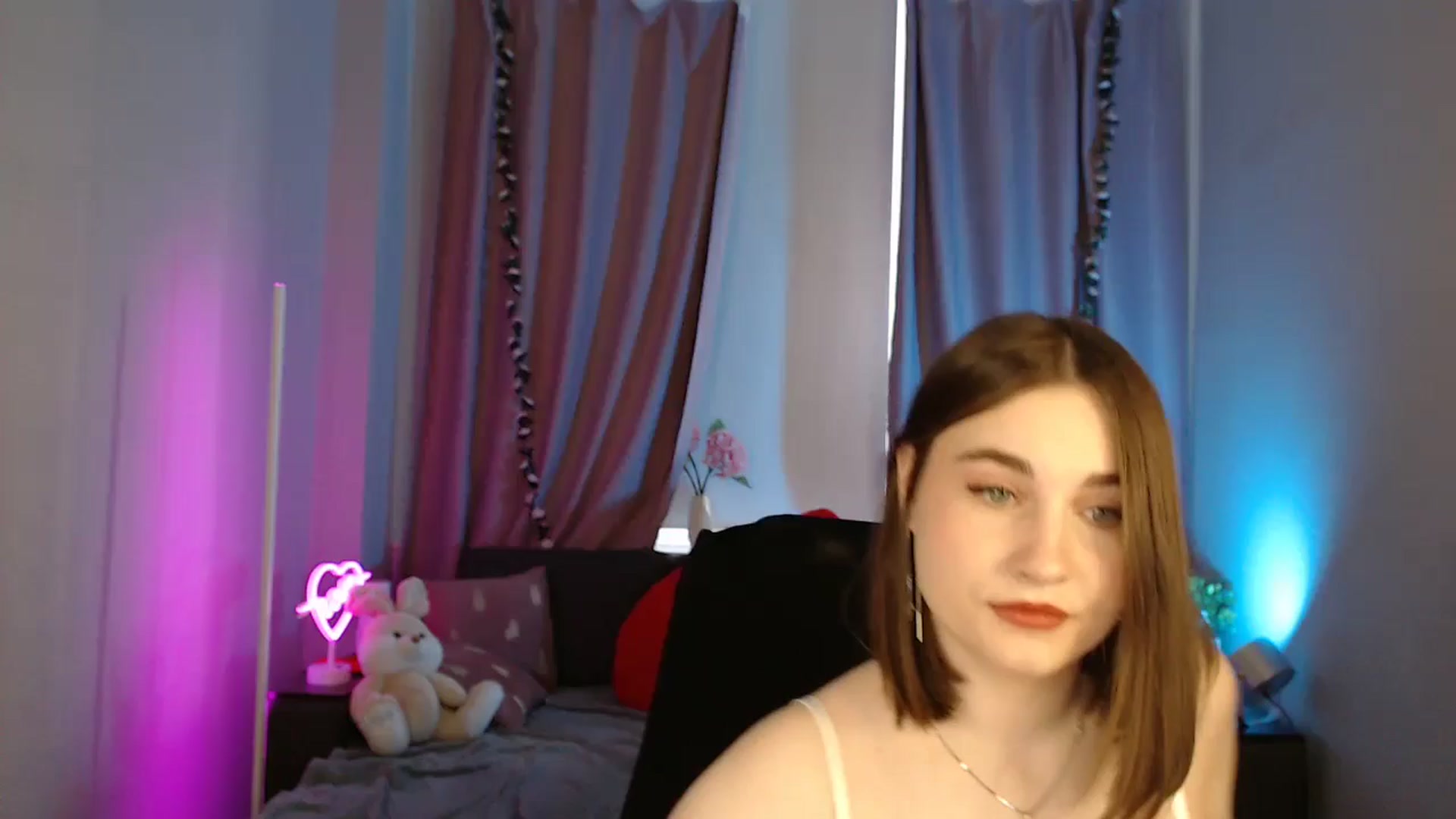 Gallery image thumbnail from LaneyGrey's myfreecams stream on, 05/30/2025, 08:44 image 6 of 20