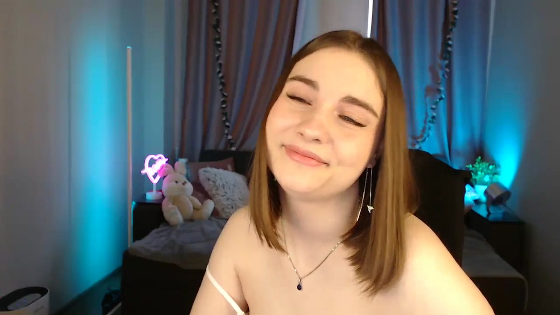 Gallery image thumbnail from LaneyGrey's myfreecams stream on, 06/01/2025, 09:51 image 2 of 20