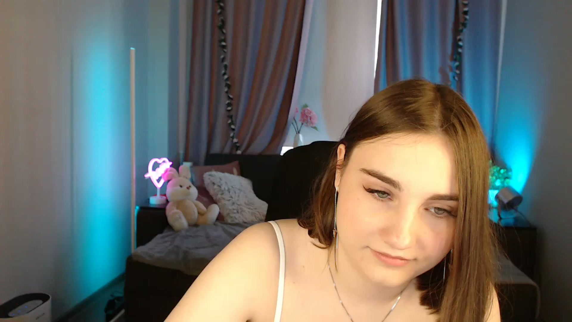 Gallery image thumbnail from LaneyGrey's myfreecams stream on, 06/01/2025, 09:51 image 13 of 20