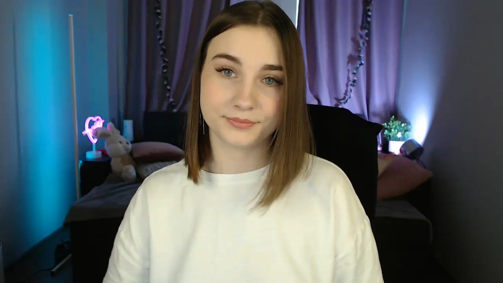 Gallery image thumbnail from LaneyGrey's myfreecams stream on, 06/02/2025, 09:37 image 2 of 20