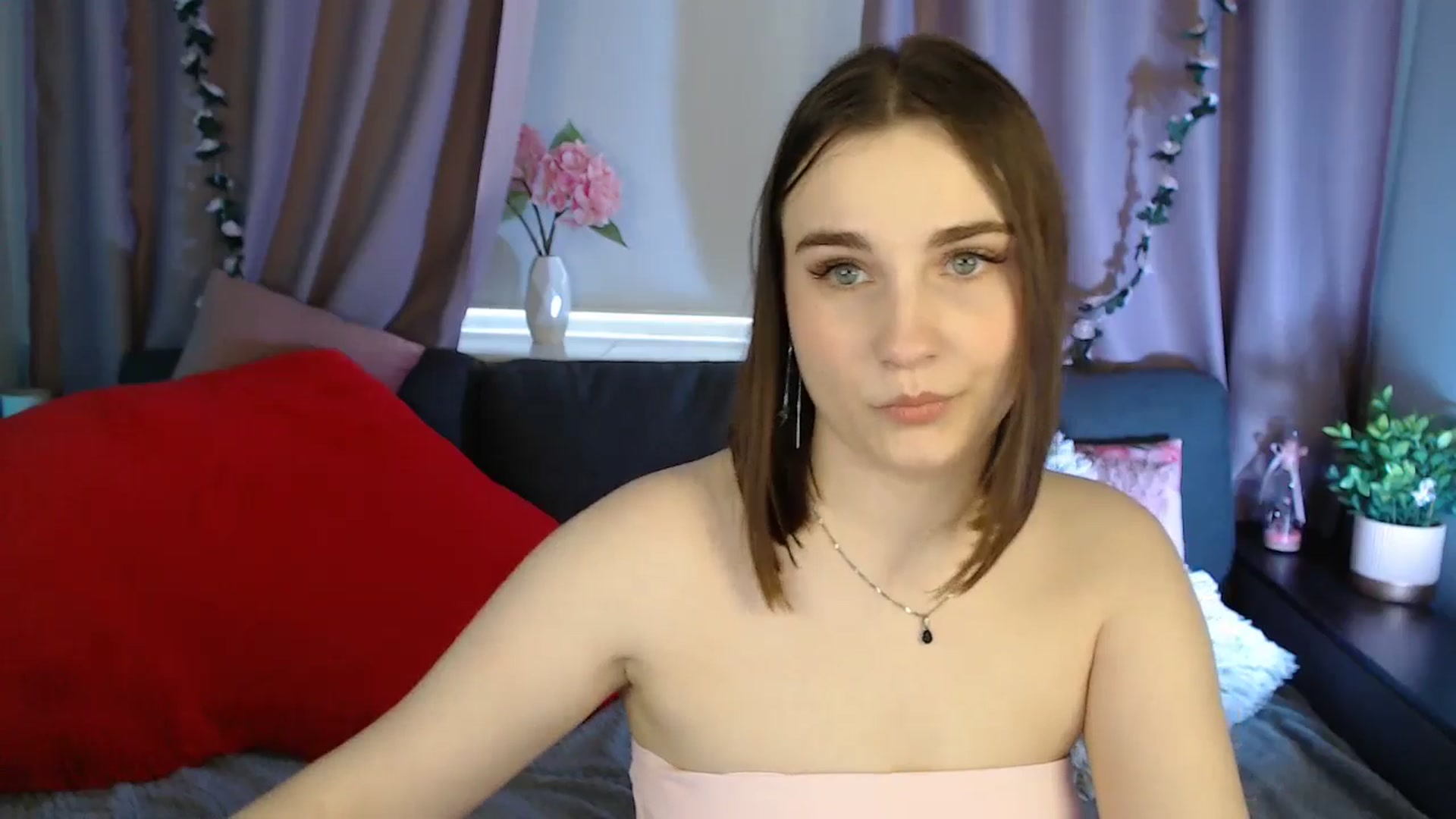 Gallery image thumbnail from LaneyGrey's myfreecams stream on, 06/02/2025, 11:46 image 2 of 20