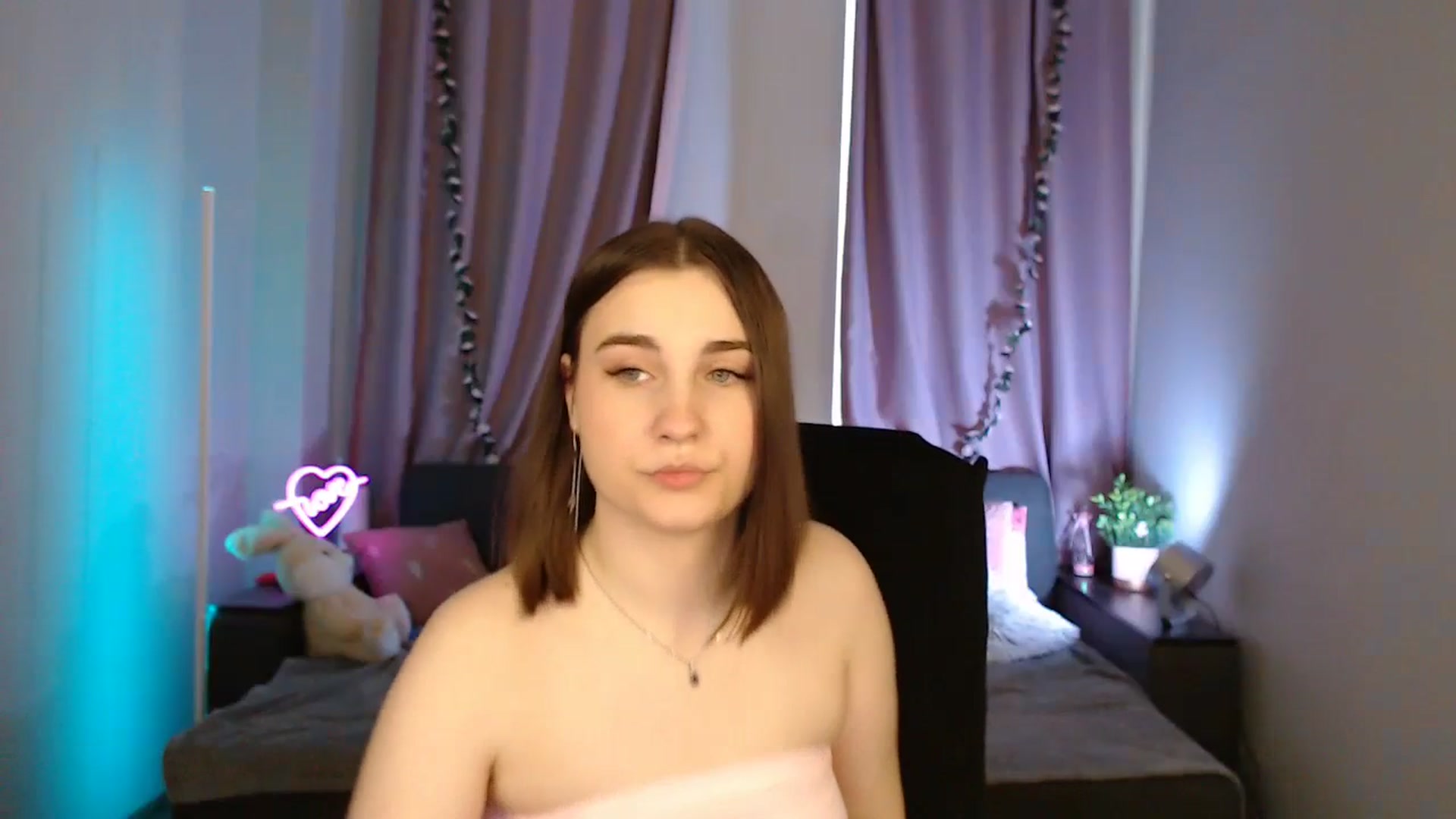 Gallery image thumbnail from LaneyGrey's myfreecams stream on, 06/02/2025, 13:01 image 16 of 20
