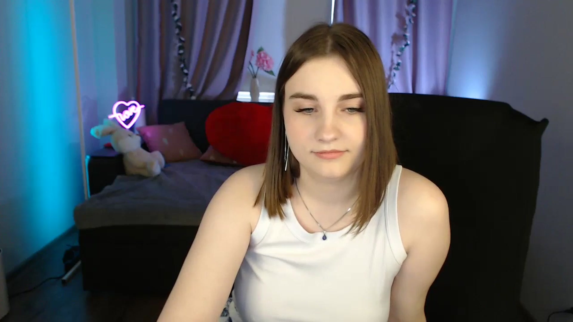 Gallery image thumbnail from LaneyGrey's myfreecams stream on, 06/04/2025, 08:47 image 18 of 20