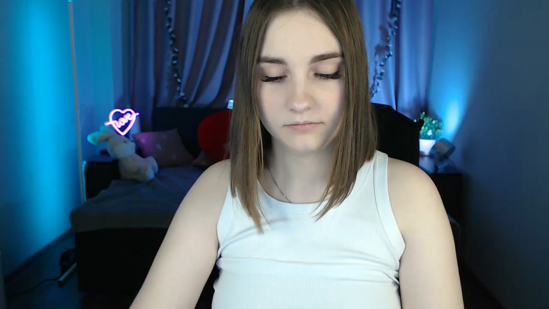 Gallery image thumbnail from LaneyGrey's myfreecams stream on, 06/04/2025, 08:47 image 8 of 20