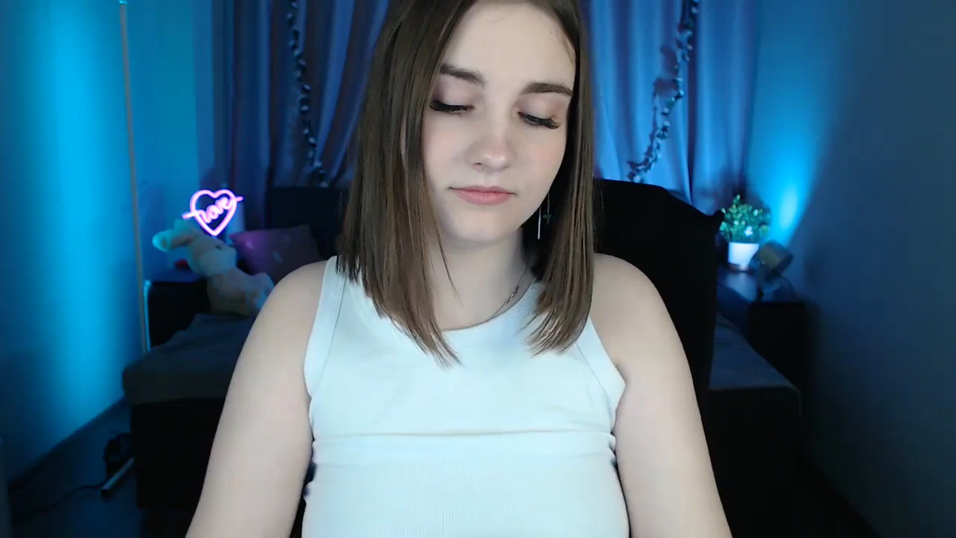 Gallery image thumbnail from LaneyGrey's myfreecams stream on, 06/04/2025, 08:47 image 12 of 20