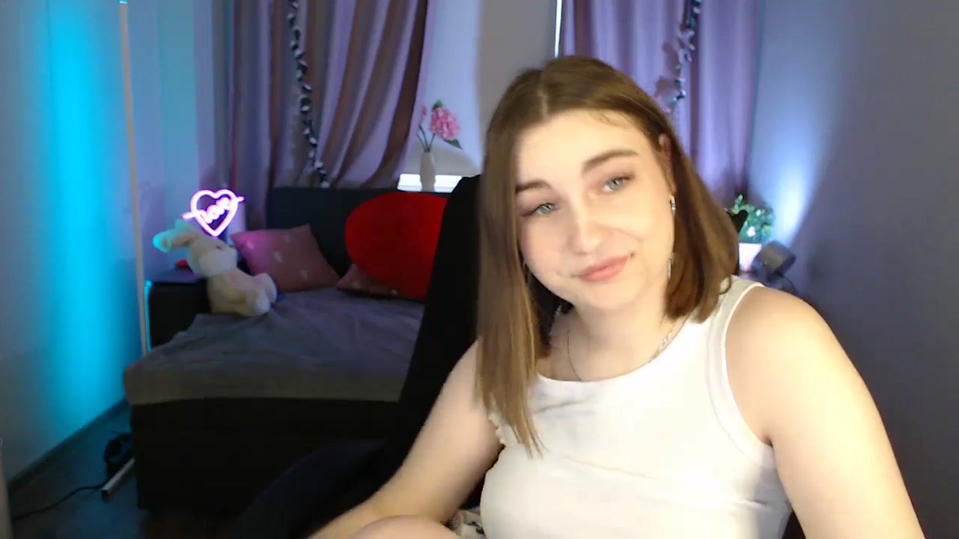 Gallery image thumbnail from LaneyGrey's myfreecams stream on, 06/04/2025, 08:47 image 10 of 20