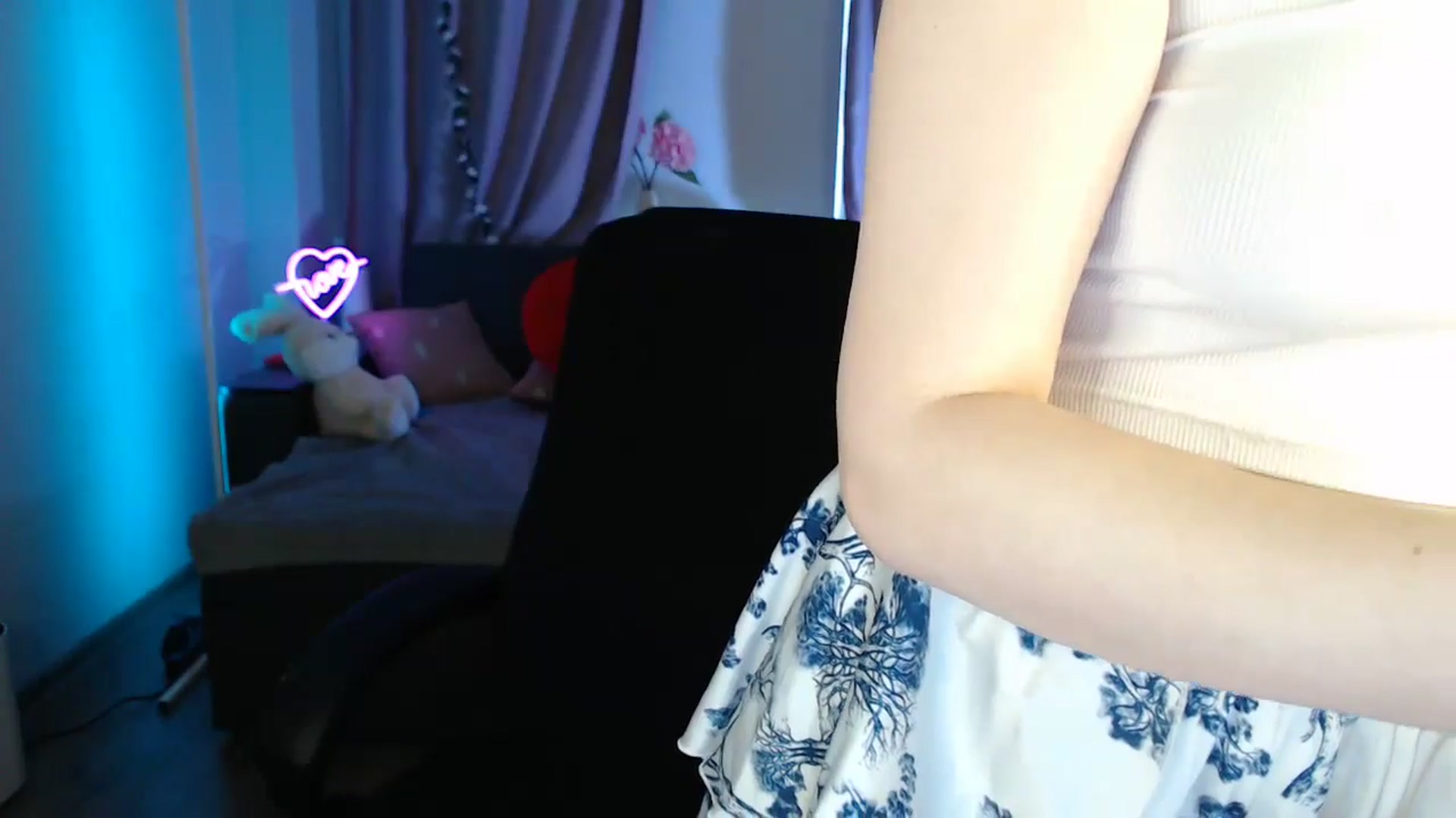 Gallery image thumbnail from LaneyGrey's myfreecams stream on, 06/04/2025, 08:47 image 2 of 20
