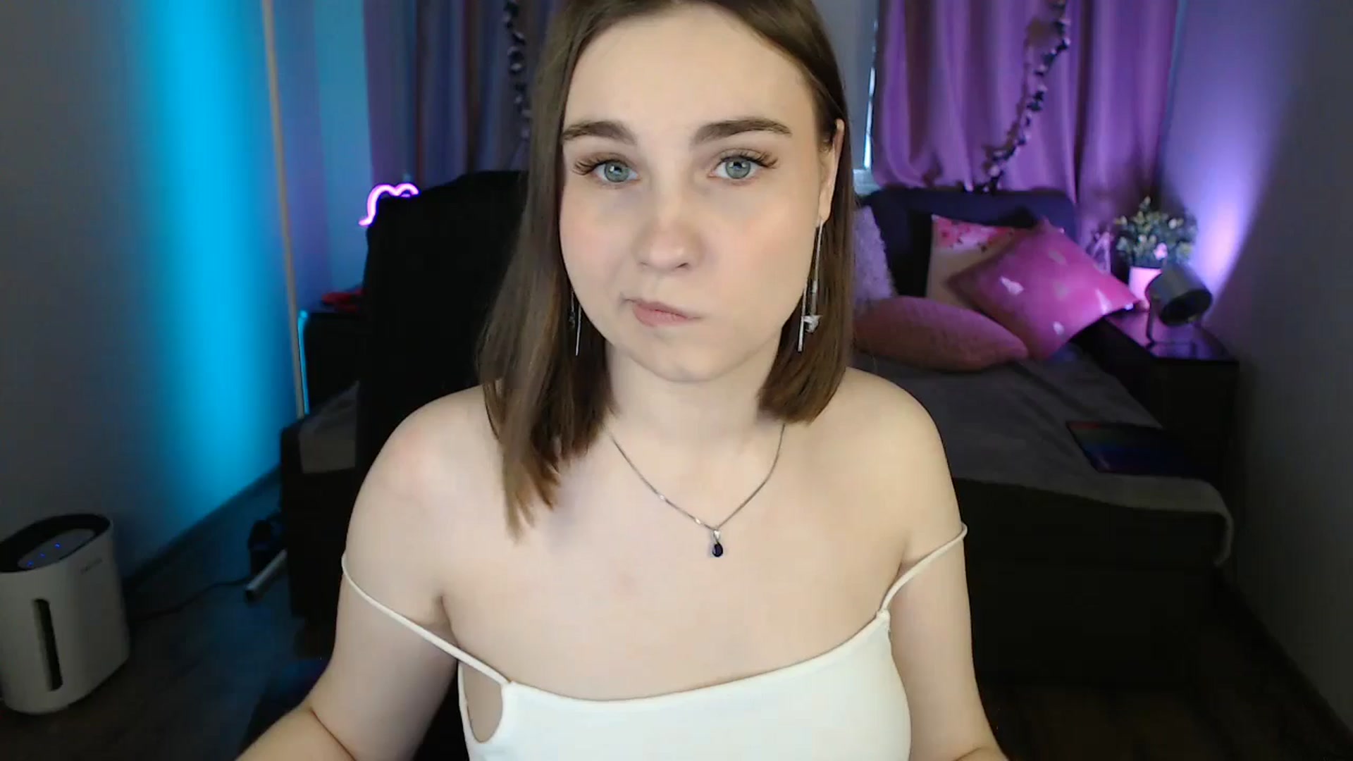 Gallery image thumbnail from LaneyGrey's myfreecams stream on, 06/07/2025, 08:34 image 3 of 20
