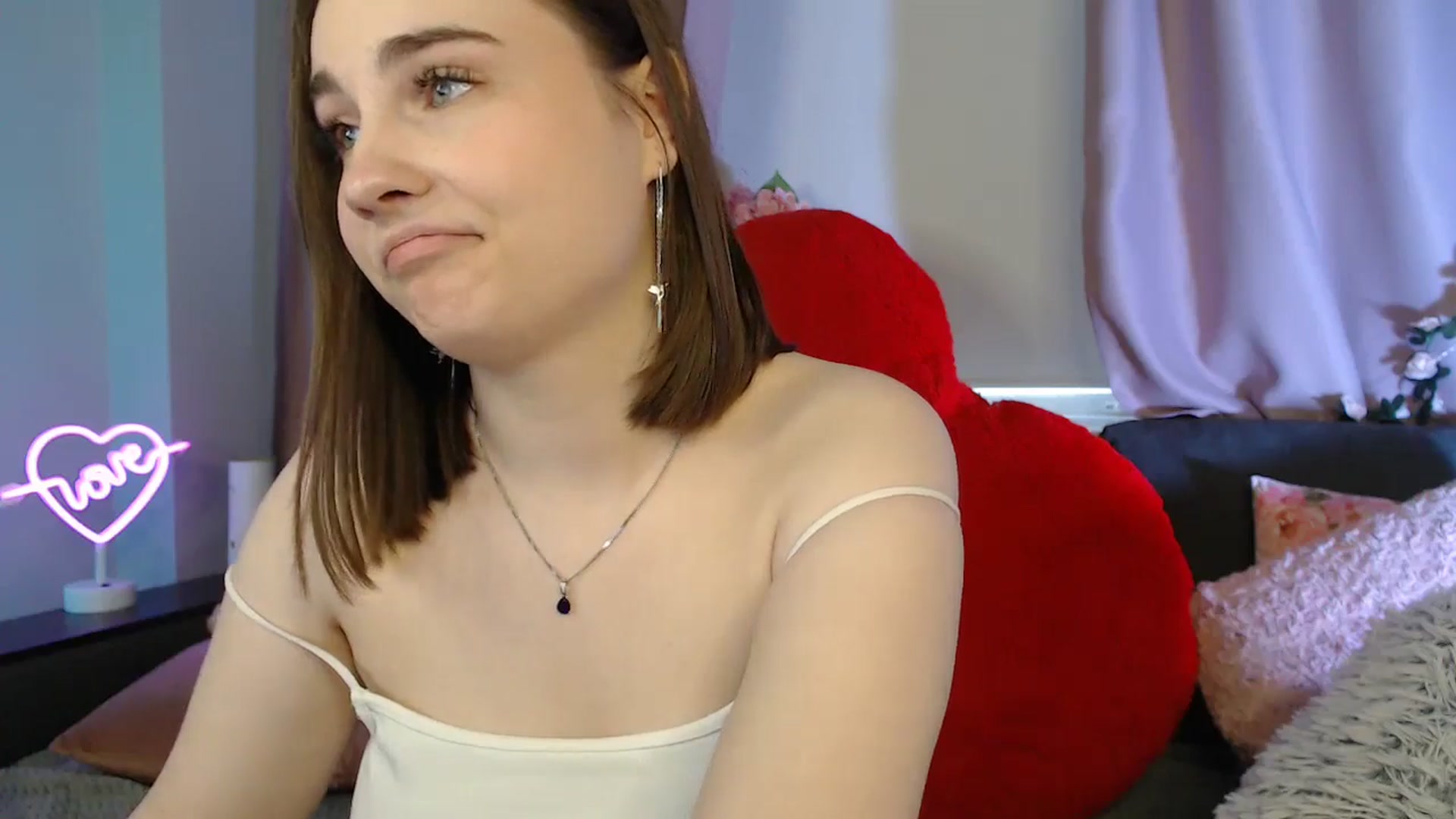 Gallery image thumbnail from LaneyGrey's myfreecams stream on, 06/07/2025, 09:50 image 10 of 20