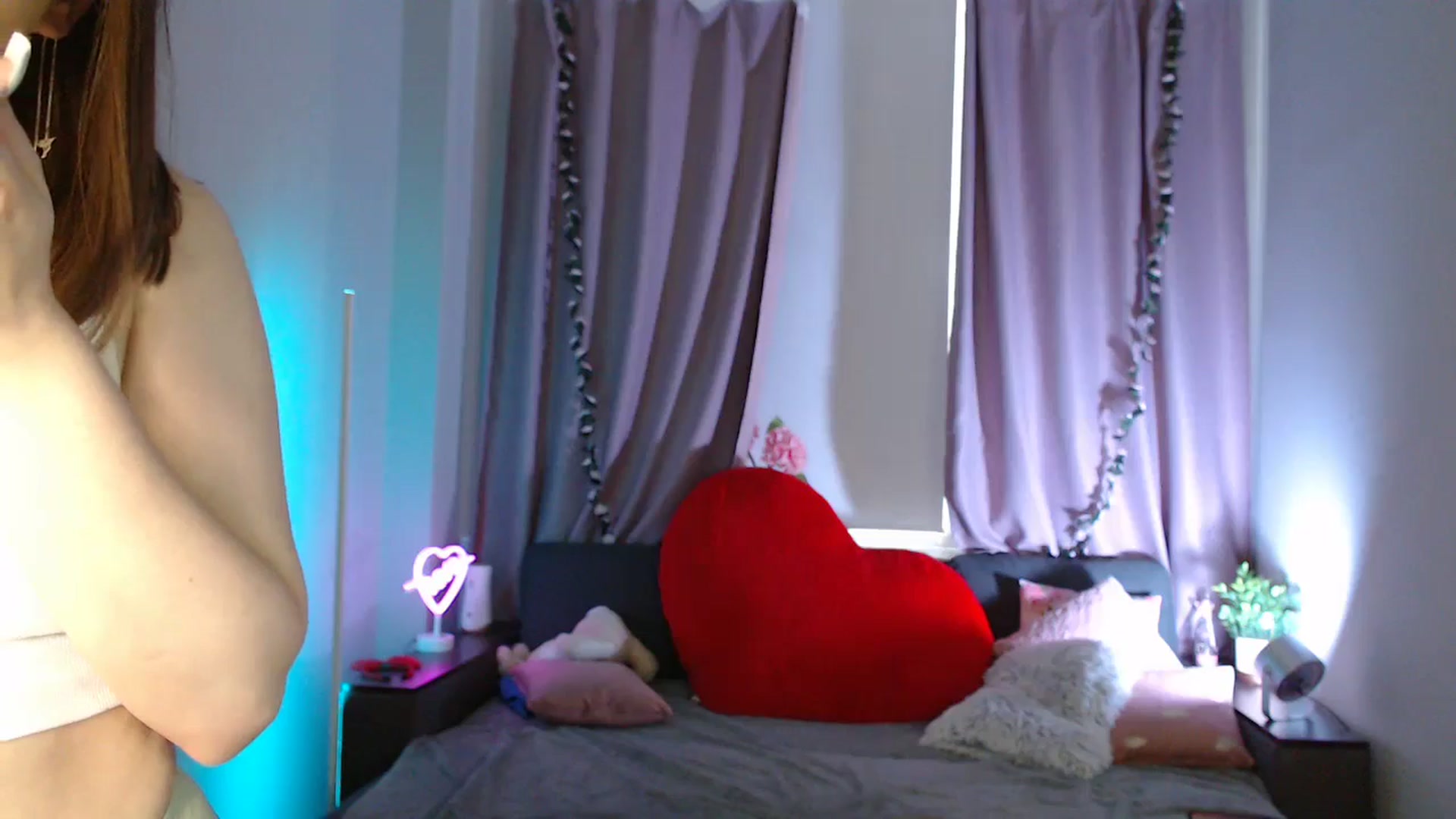 Gallery image thumbnail from LaneyGrey's myfreecams stream on, 06/07/2025, 11:31 image 7 of 20