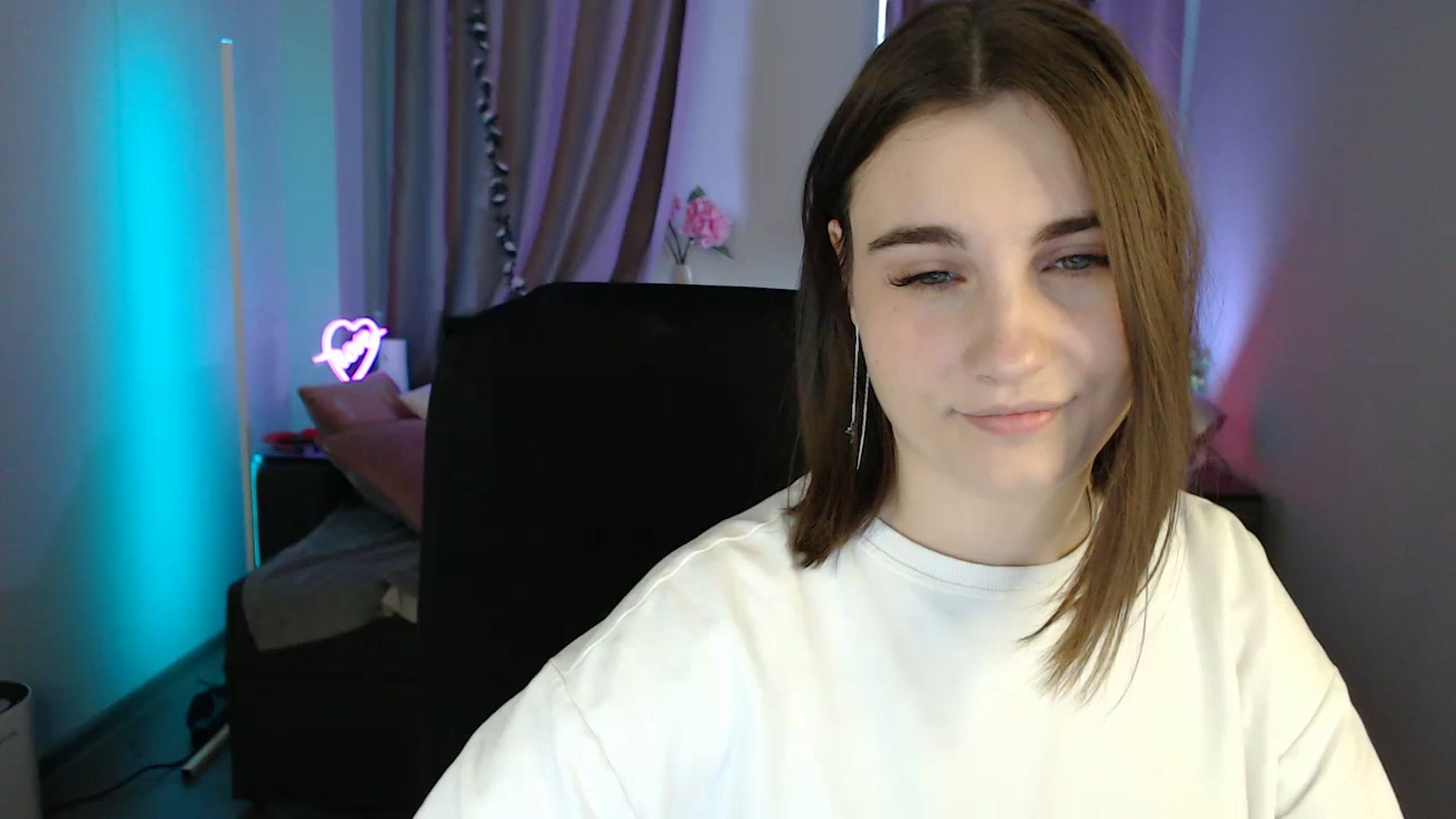Gallery image thumbnail from LaneyGrey's myfreecams stream on, 06/10/2025, 08:27 image 2 of 20